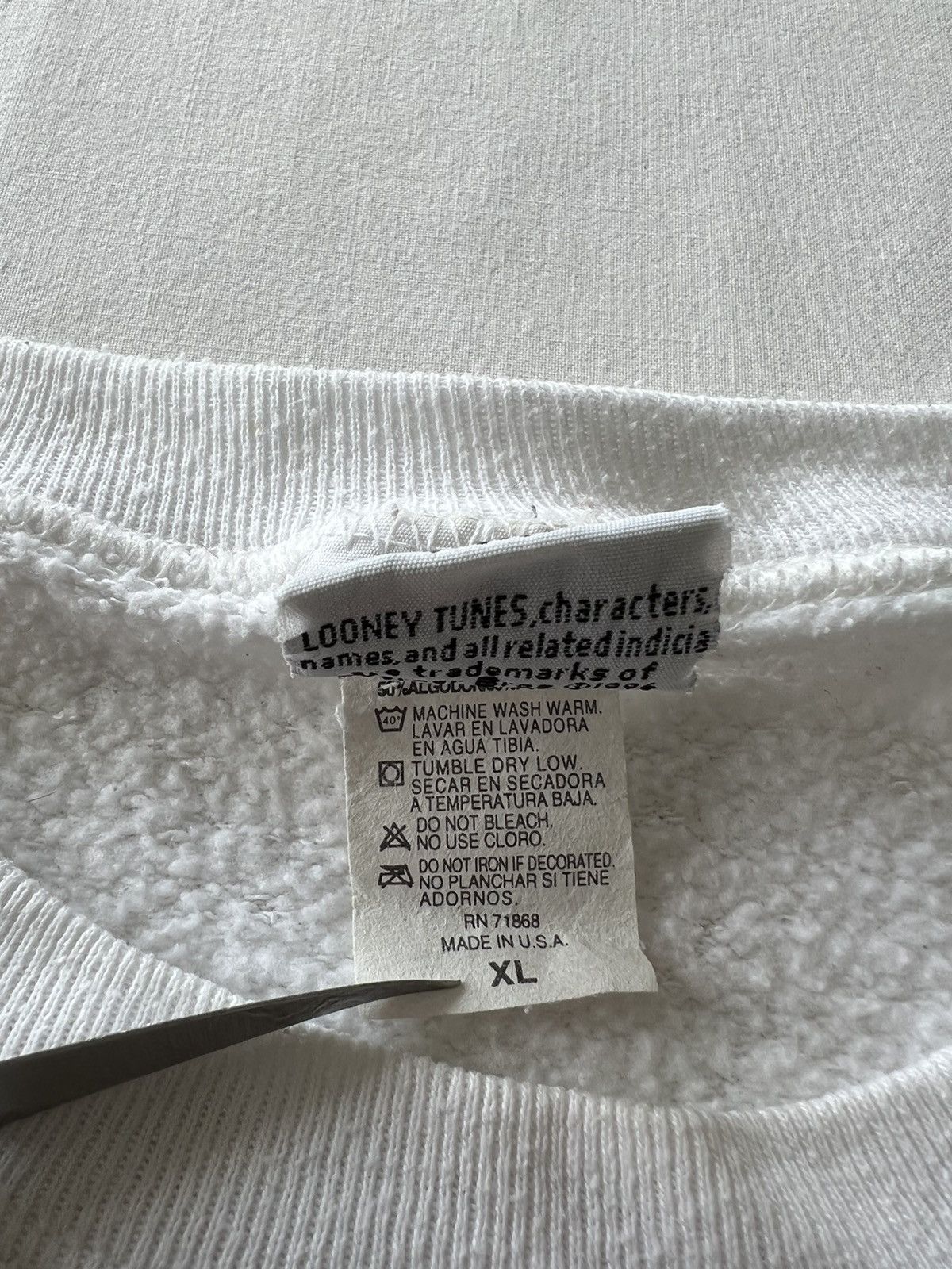 Vintage Vintage 1996 Taz Biker Looney Tunes White Sweatshirts Size US L / EU 52-54 / 3 - 15 Thumbnail