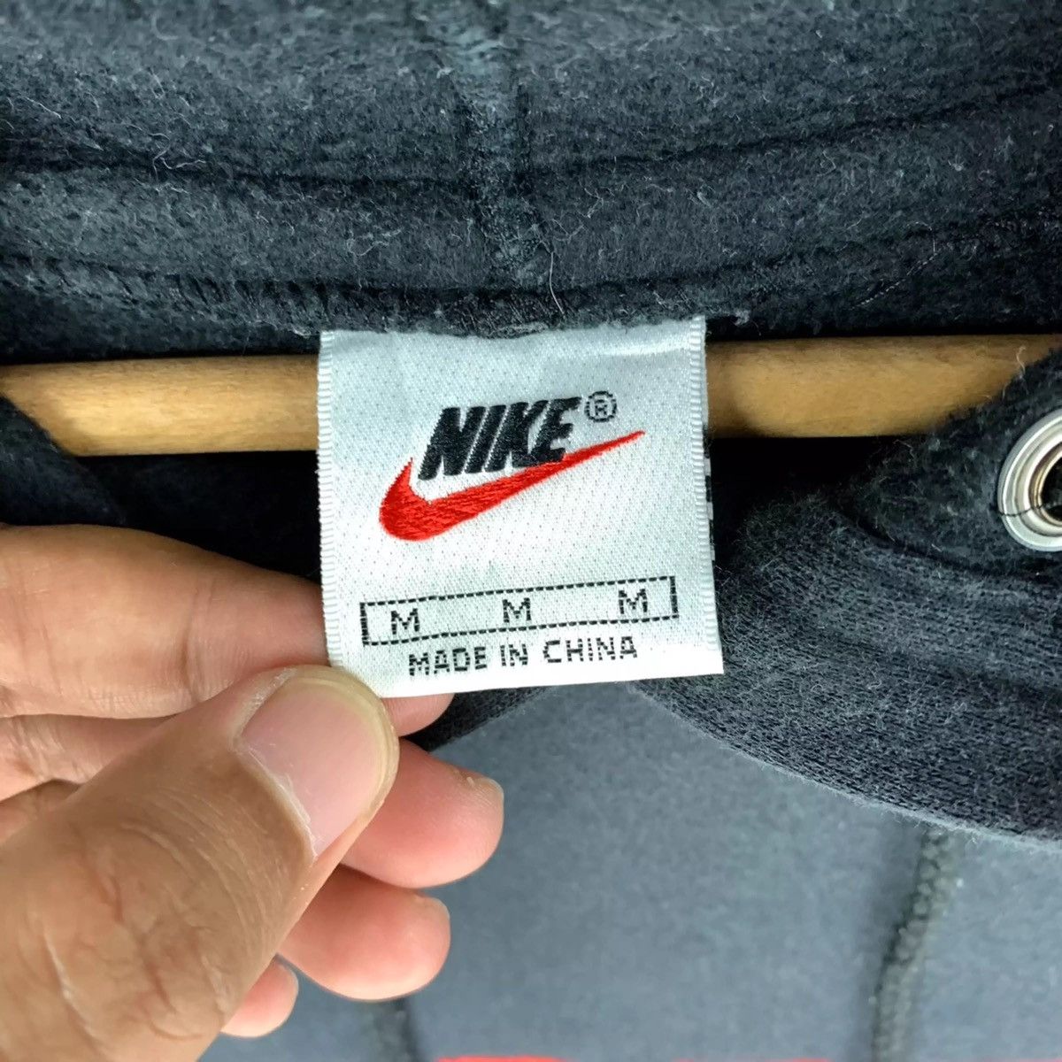 Nike Vintage 90s Nike Hoodie Pullover Sweatshirt Size US M / EU 48-50 / 2 - 4 Thumbnail