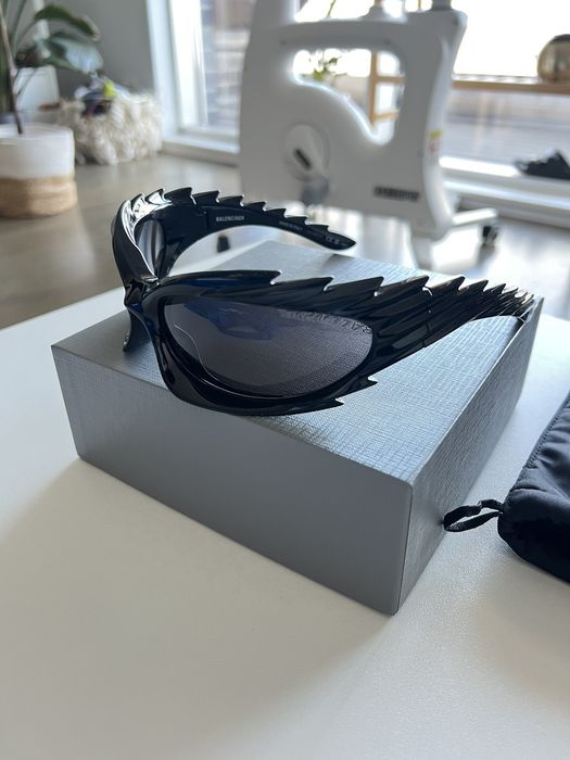 balenciaga ss23 spike sunglasses