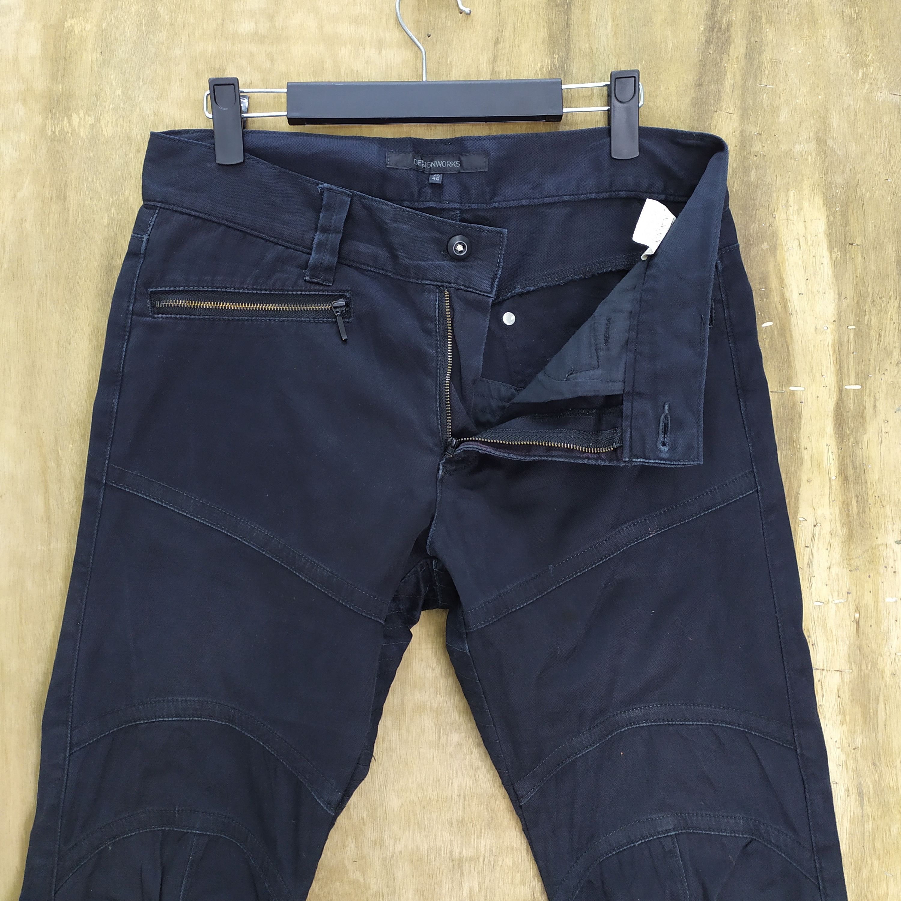 Japanese Brand VINTAGE DISIGNWORK BLACK CARGO PANTS Size US 31 - 9 Thumbnail
