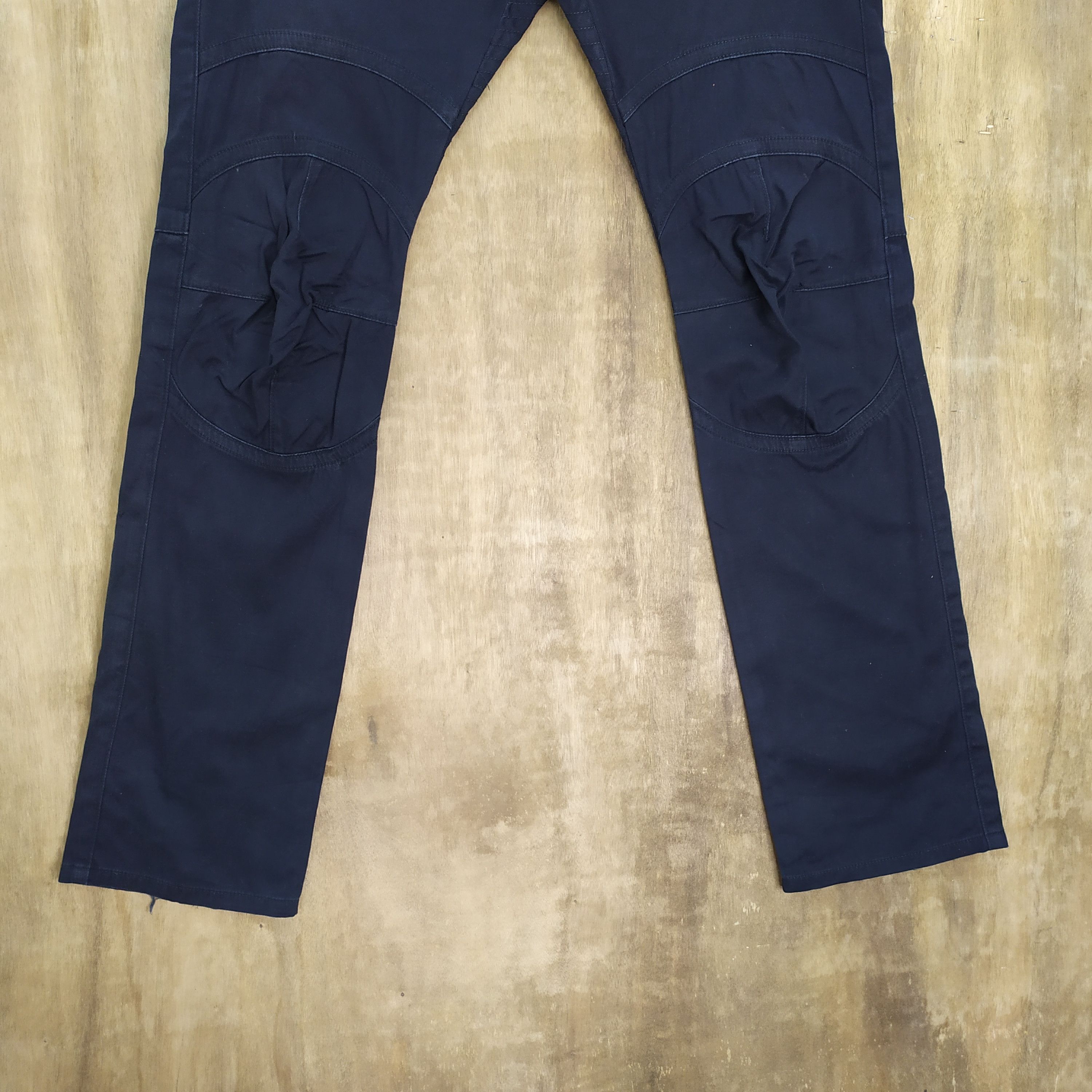 Japanese Brand VINTAGE DISIGNWORK BLACK CARGO PANTS Size US 31 - 7 Thumbnail