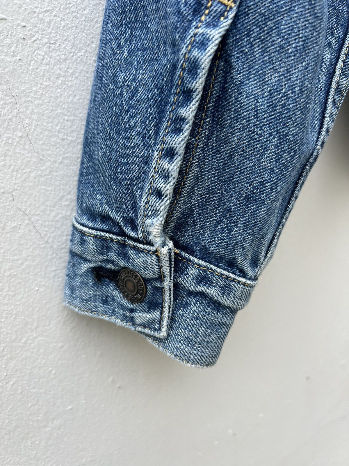 Levi's Vintage Clothing VTG 1996 LVC Levi’s 557 Big E Fade Denim Trucker Jacket Size US S / EU 44-46 / 1 - 13 Thumbnail