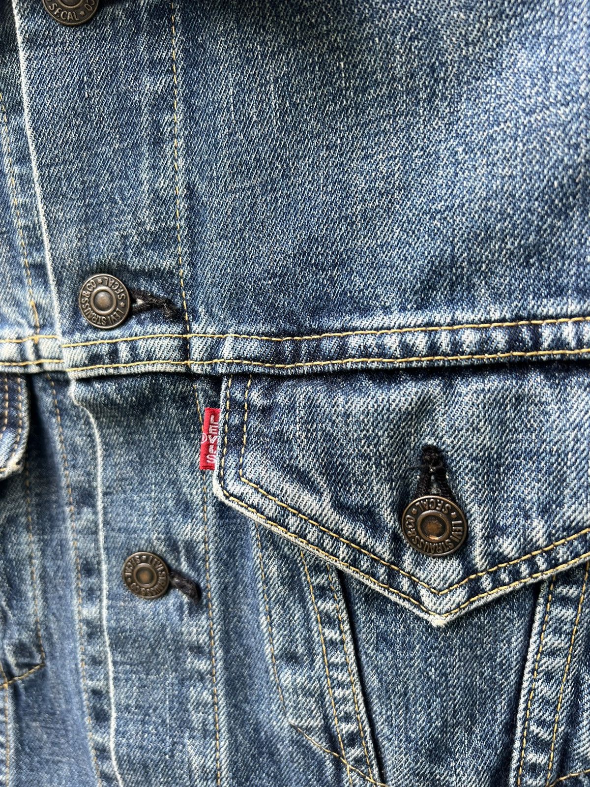 Levi's Vintage Clothing VTG 1996 LVC Levi’s 557 Big E Fade Denim Trucker Jacket Size US S / EU 44-46 / 1 - 7 Thumbnail
