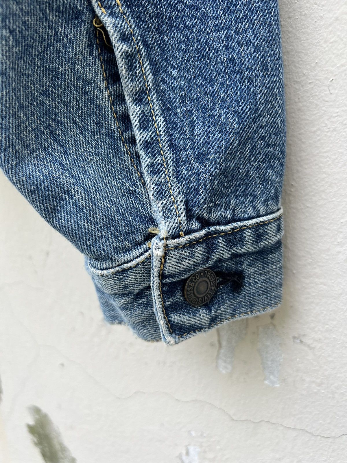 Levi's Vintage Clothing VTG 1996 LVC Levi’s 557 Big E Fade Denim Trucker Jacket Size US S / EU 44-46 / 1 - 15 Thumbnail