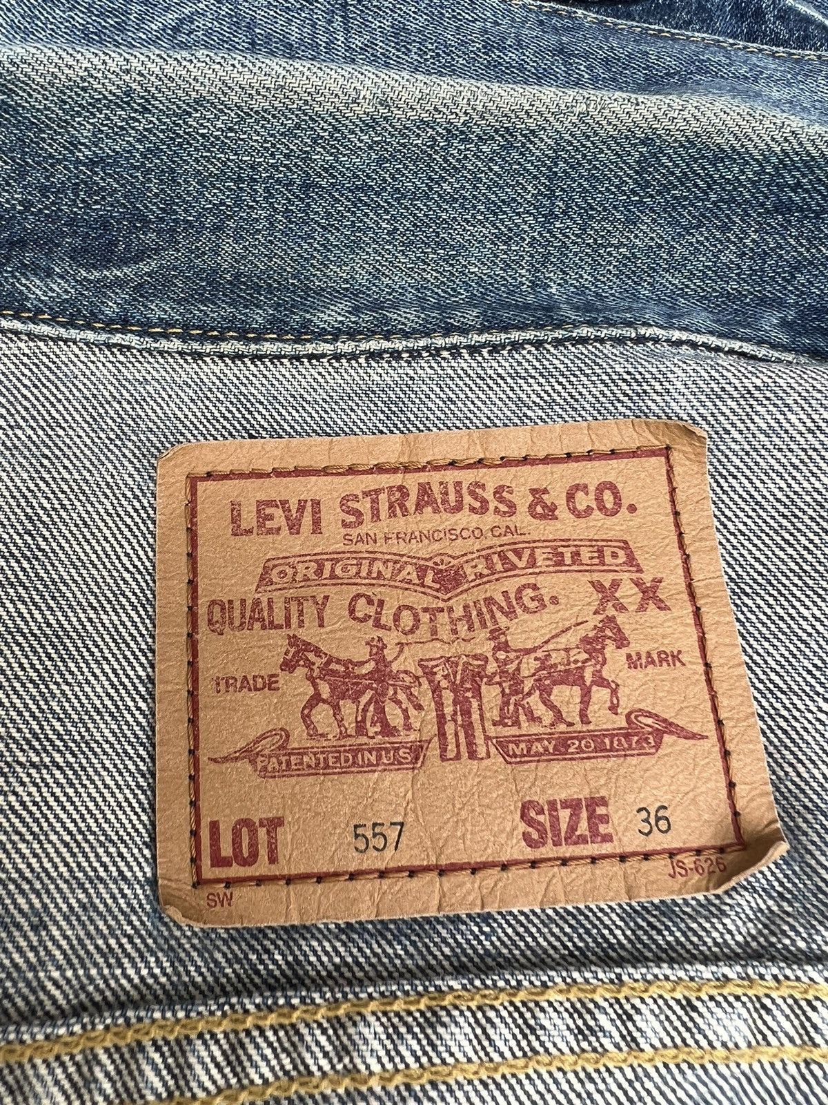 Levi's Vintage Clothing VTG 1996 LVC Levi’s 557 Big E Fade Denim Trucker Jacket Size US S / EU 44-46 / 1 - 19 Thumbnail