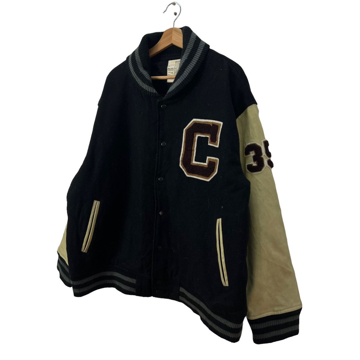 Japanese Brand VINTAGE VARSITY JACKET DILCAKE JAPAN LEATHER HANDLING USED Size US XXL / EU 58 / 5 - 3 Thumbnail