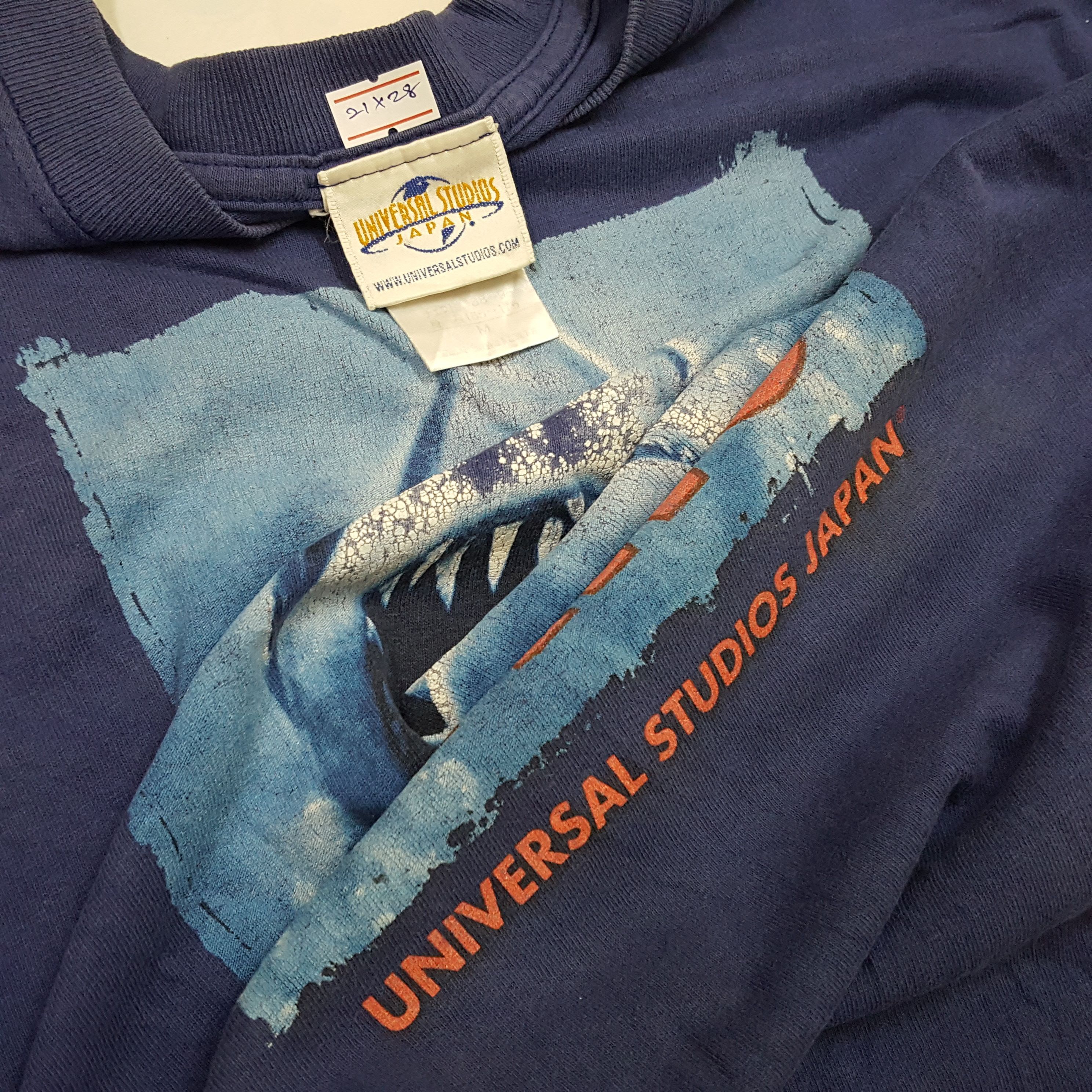 Vintage Vintage JAWS movie universal studios Japan t-shirt Size US L / EU 52-54 / 3 - 3 Thumbnail
