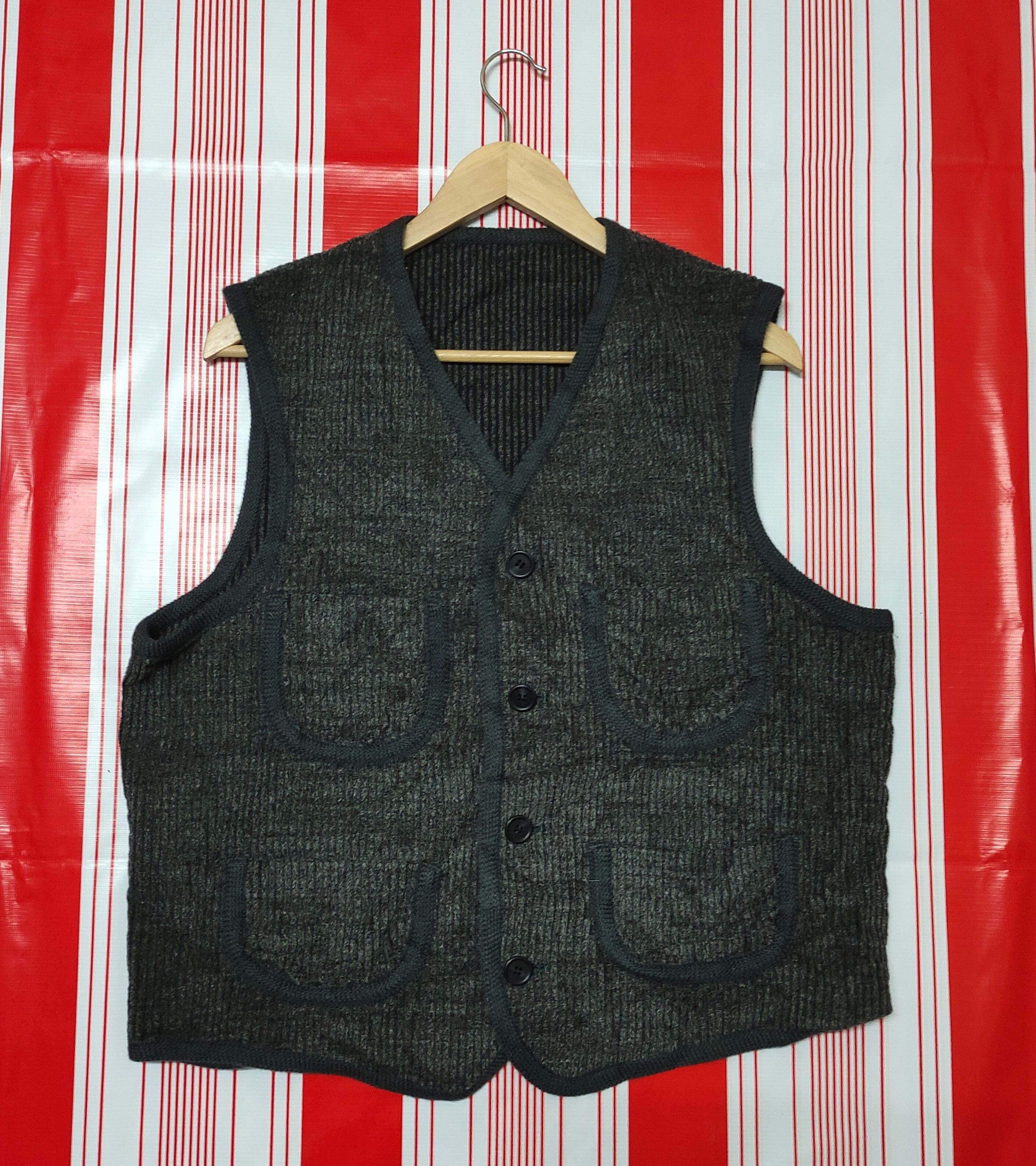 Vintage Vintage Guess corduroy Classic Vest jacket Size US M / EU 48-50 / 2 - 1 Preview