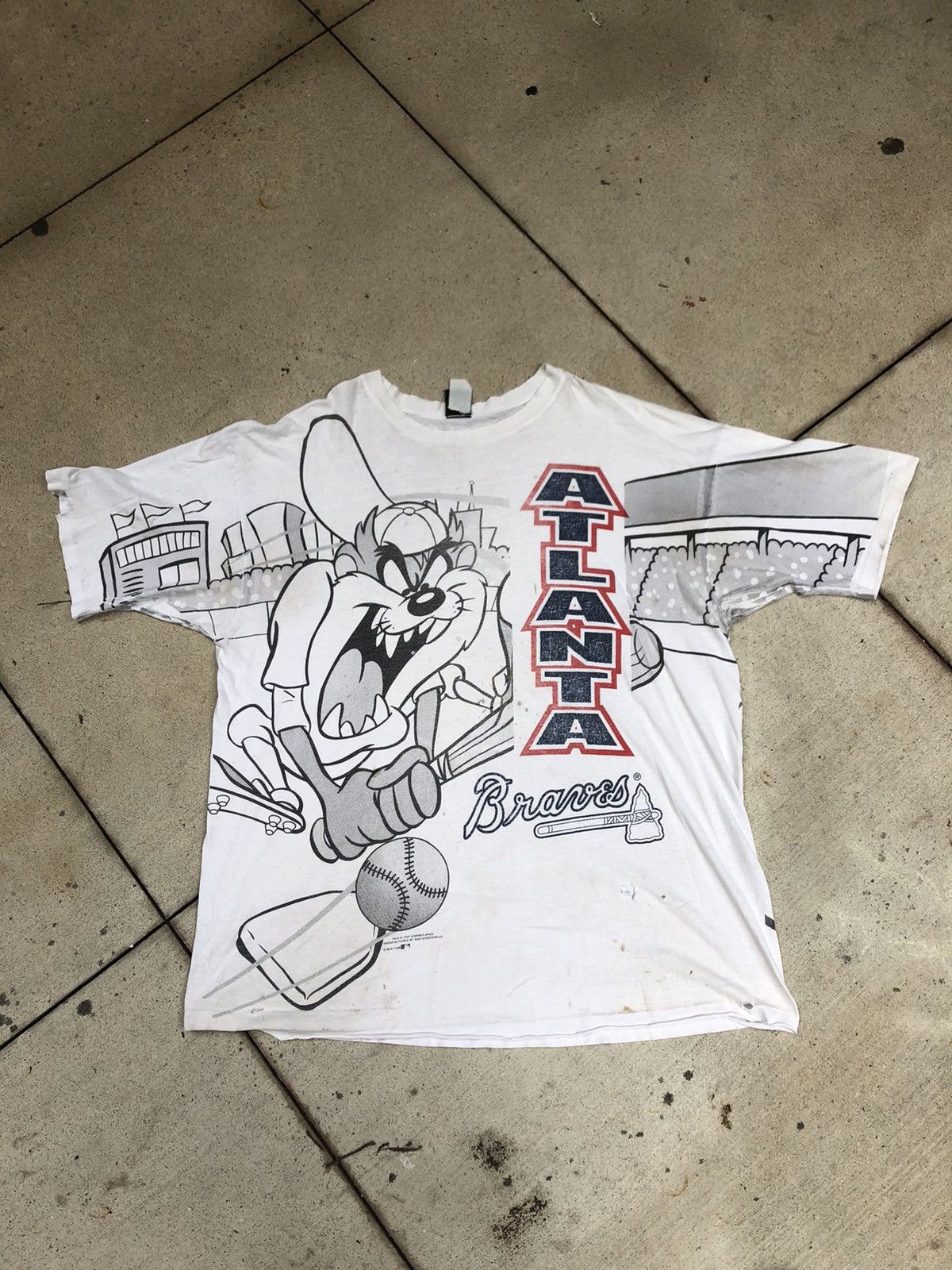 Vintage ‘96 selling Atlanta Braves X Taz Baseball Shirt