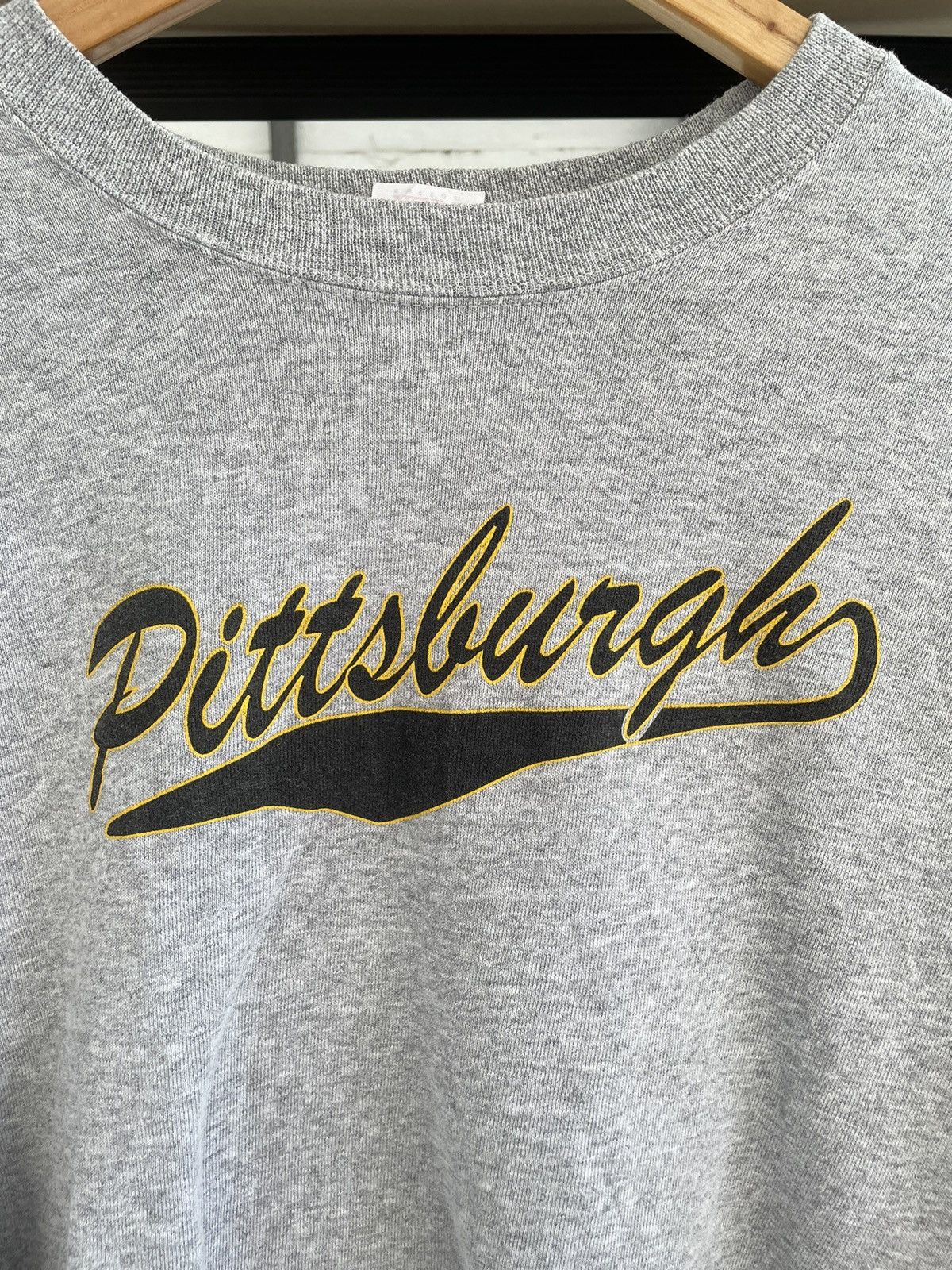 Fruit Of The Loom × MLB × Vintage Vintage Pittsburg Pirate Grey Sweater Shirts Size US XL / EU 56 / 4 - 2 Thumbnail