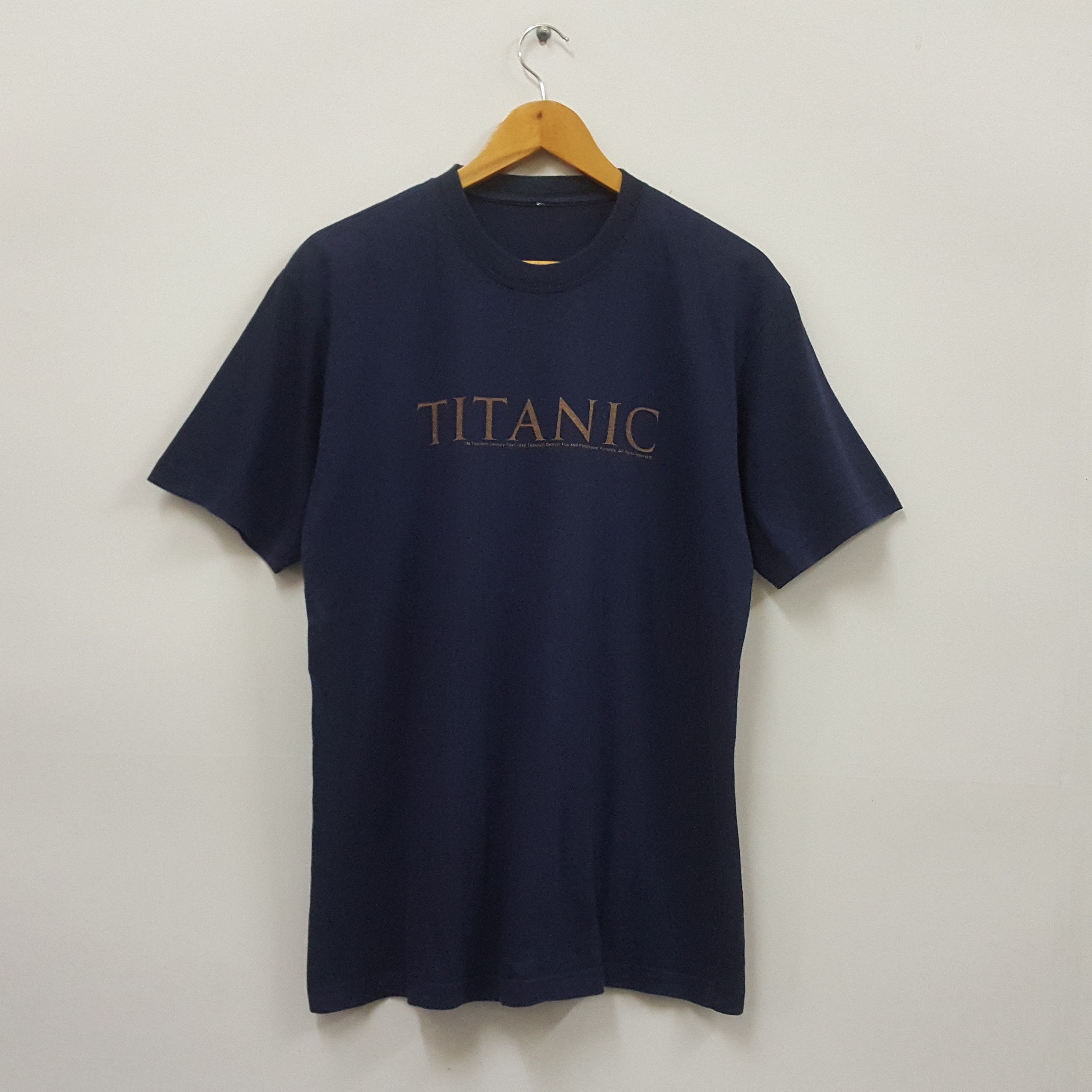 Vintage Vintage TITANIC famous movie spell out t-shirt Size US L / EU 52-54 / 3 - 1 Thumbnail