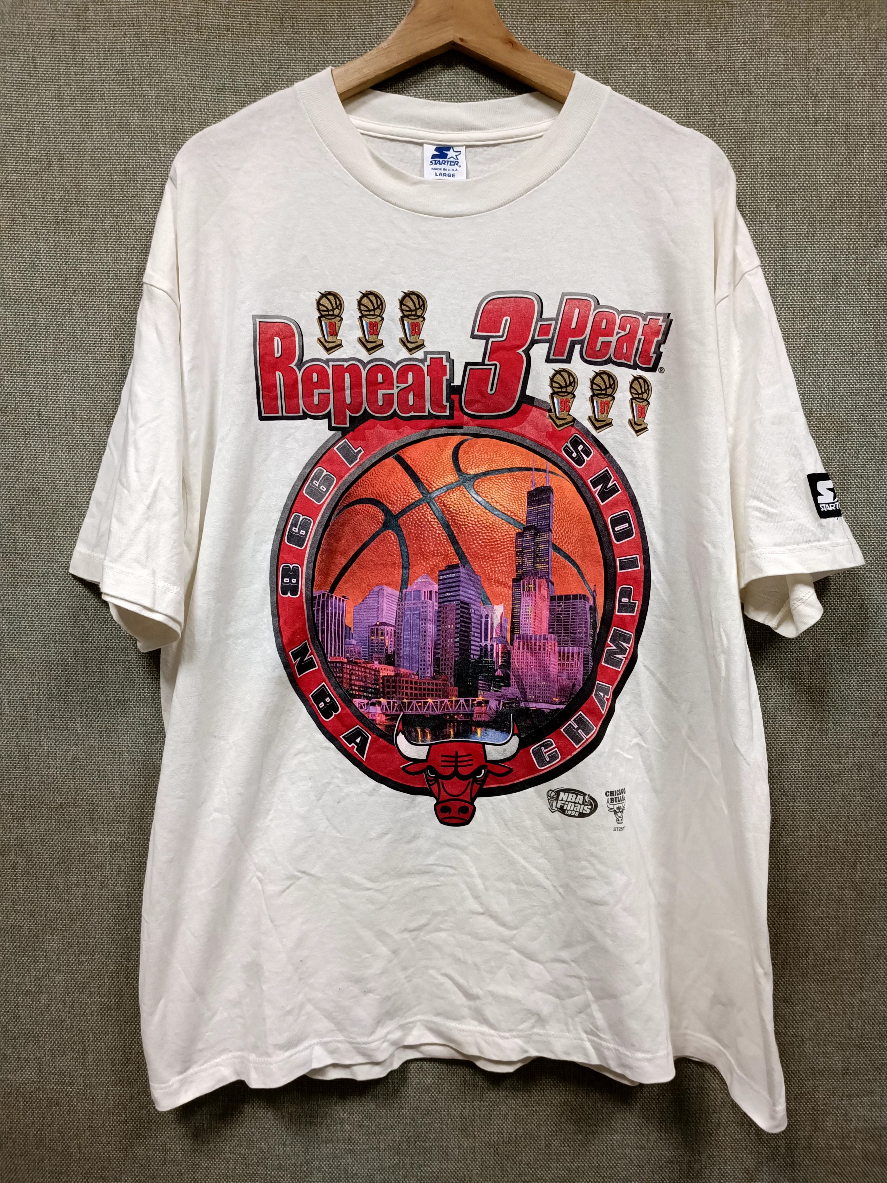 Starter vintage 90s t shirt chicago bulls repeat 3-peat made in usa Size US XL / EU 56 / 4 - 1 Thumbnail