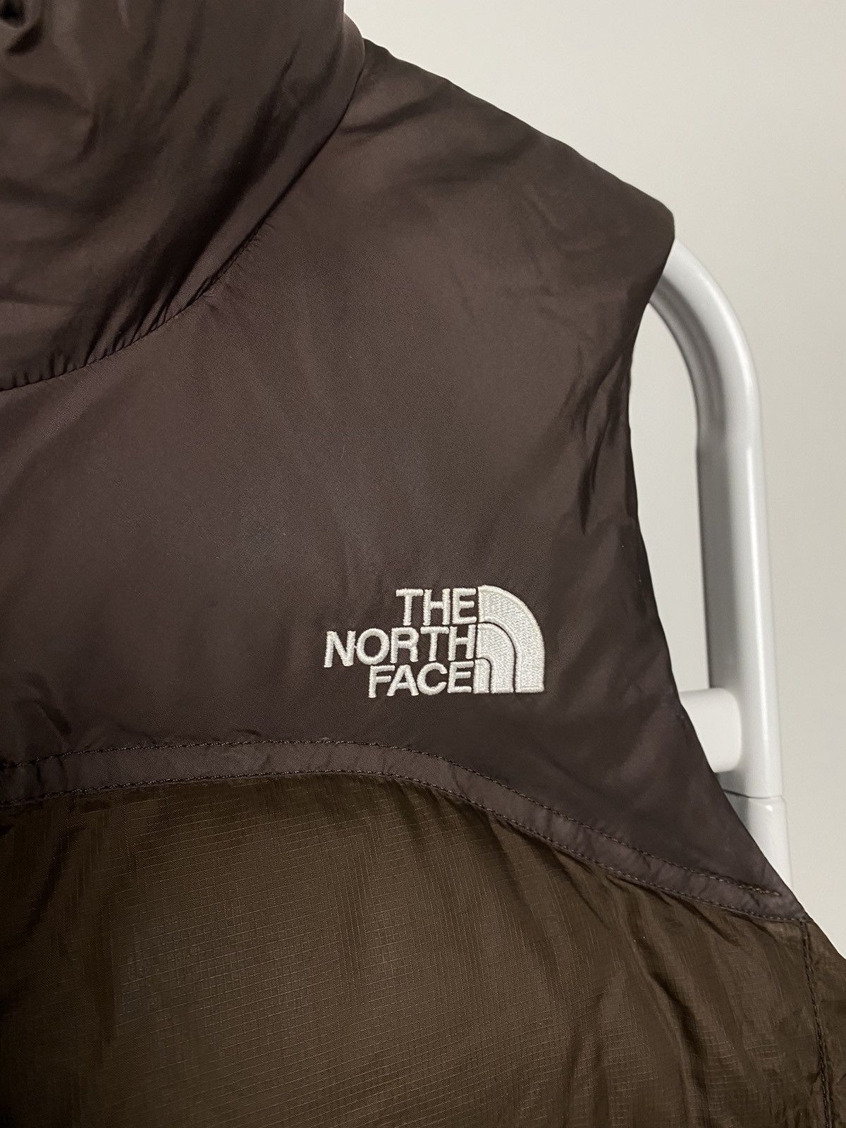 The North Face × Vintage The North Face vintage brown puffer vest 700 nuptse kendall Size XS / US 0-2 / IT 36-38 - 2 Thumbnail