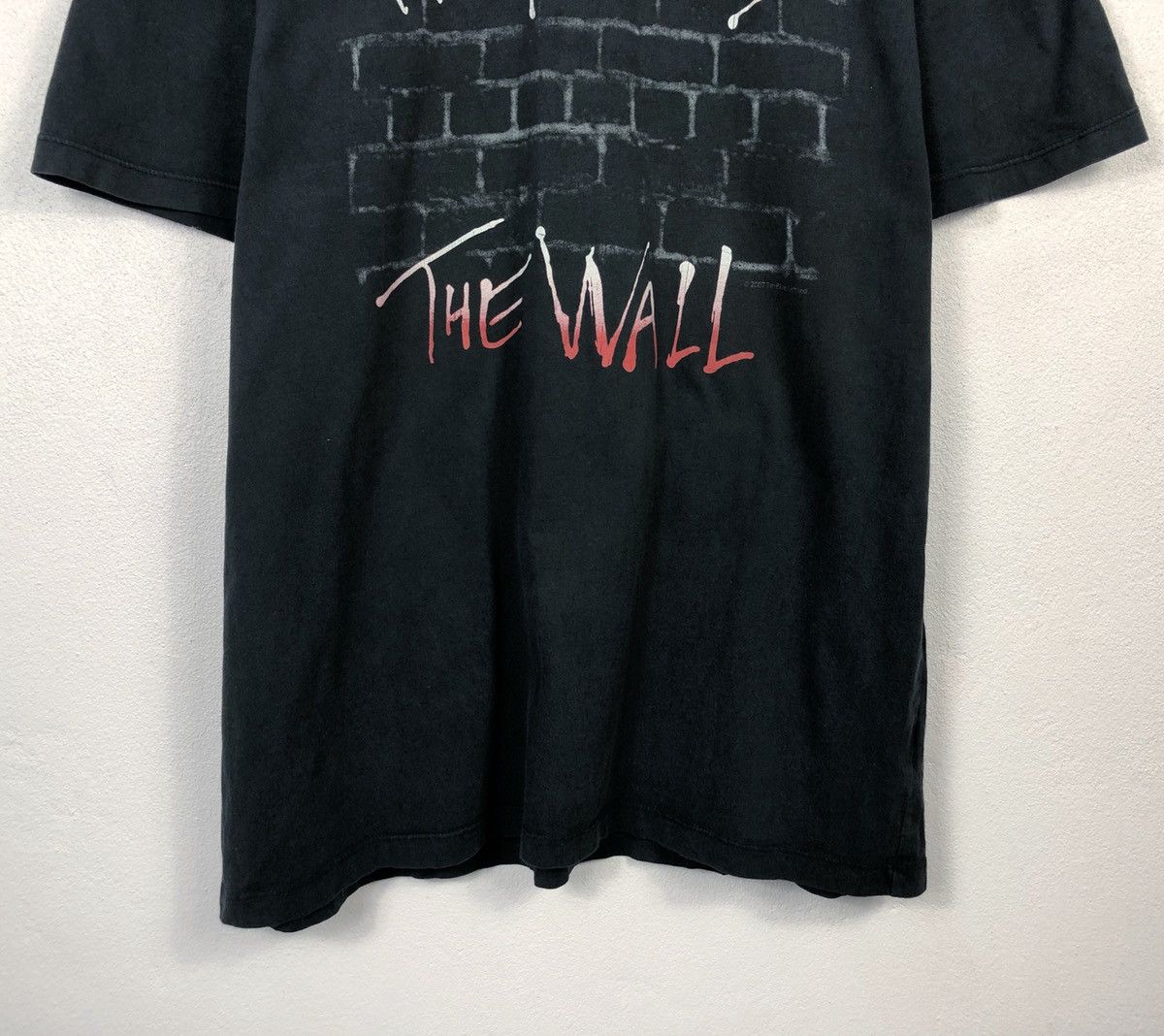 Pink Floyd Rare Vintage 2000s Pink Floyd The Wall Band Tee Size US XL / EU 56 / 4 - 5 Thumbnail