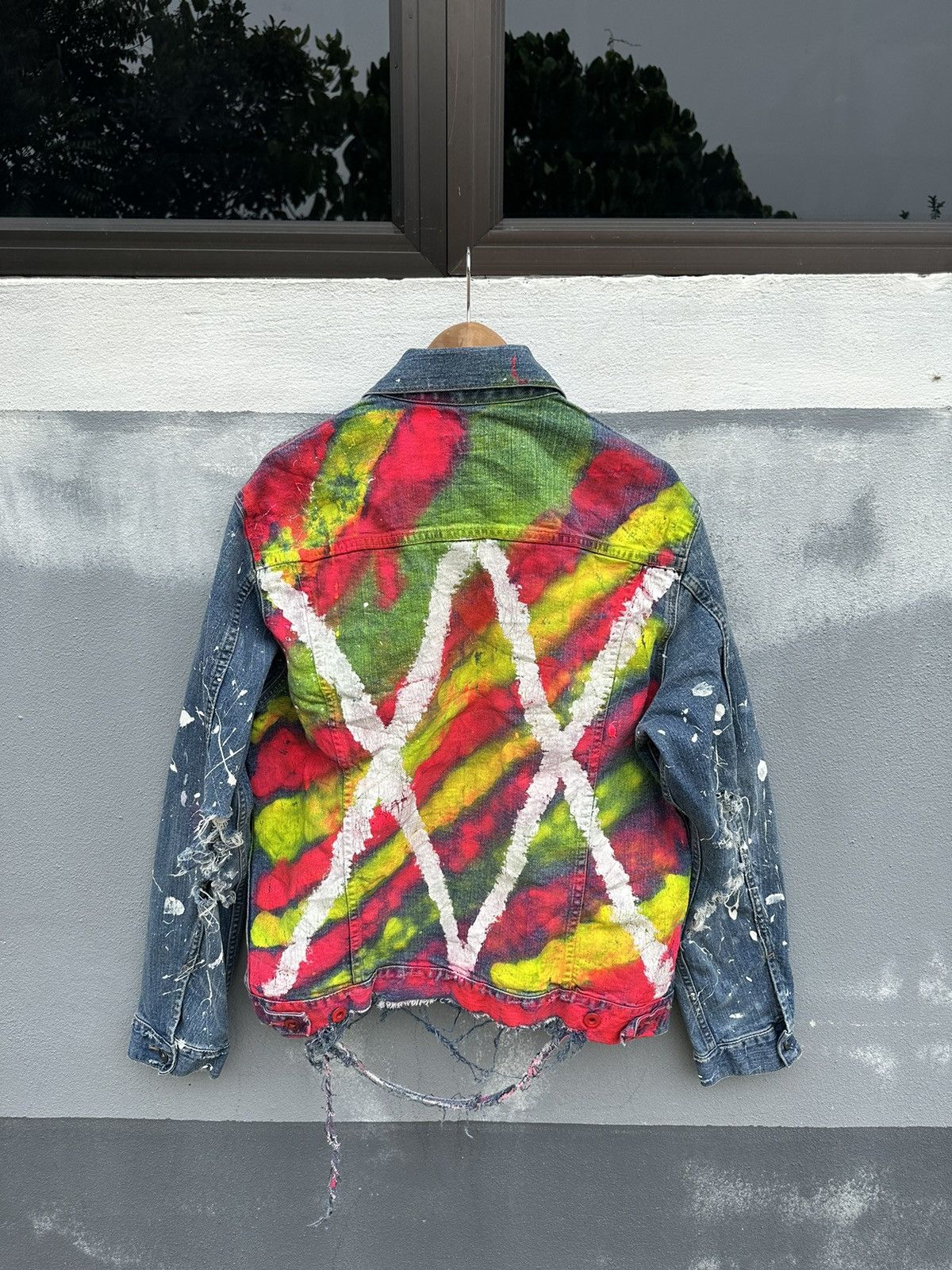 Uniqlo Uniqlo distressed style custom paint denim jacket Size US L / EU 52-54 / 3 - 1 Thumbnail
