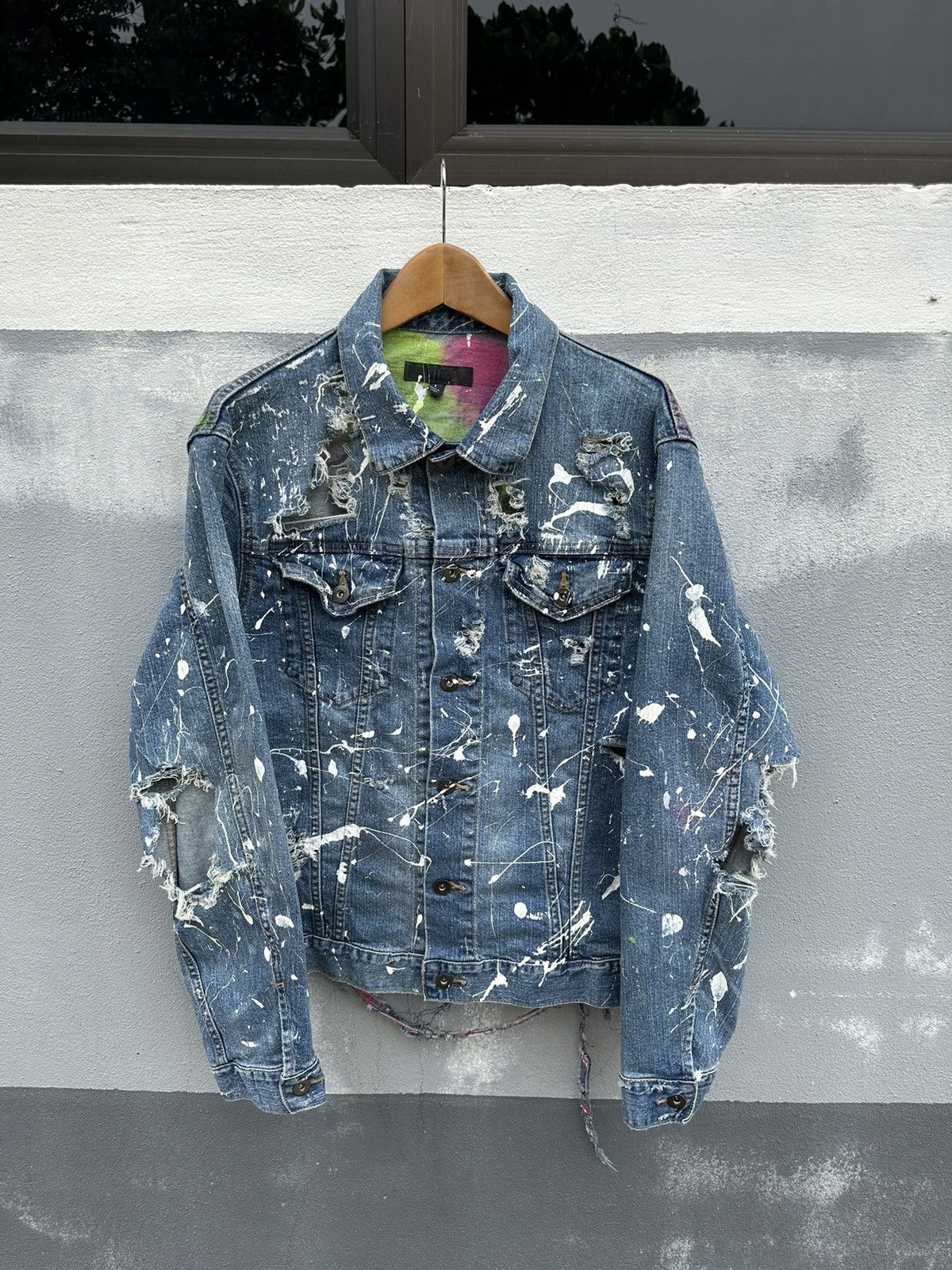 Uniqlo Uniqlo distressed style custom paint denim jacket Size US L / EU 52-54 / 3 - 6 Thumbnail