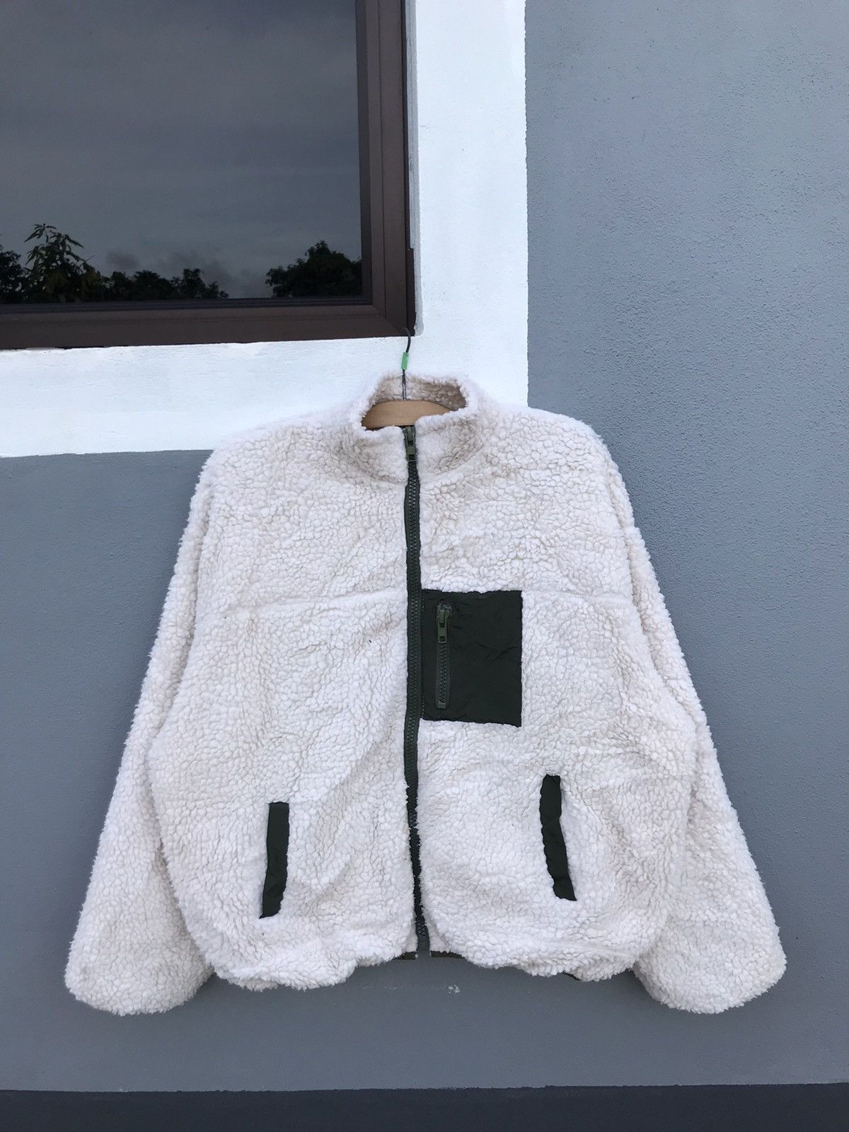 Uniqlo deep pile jacket