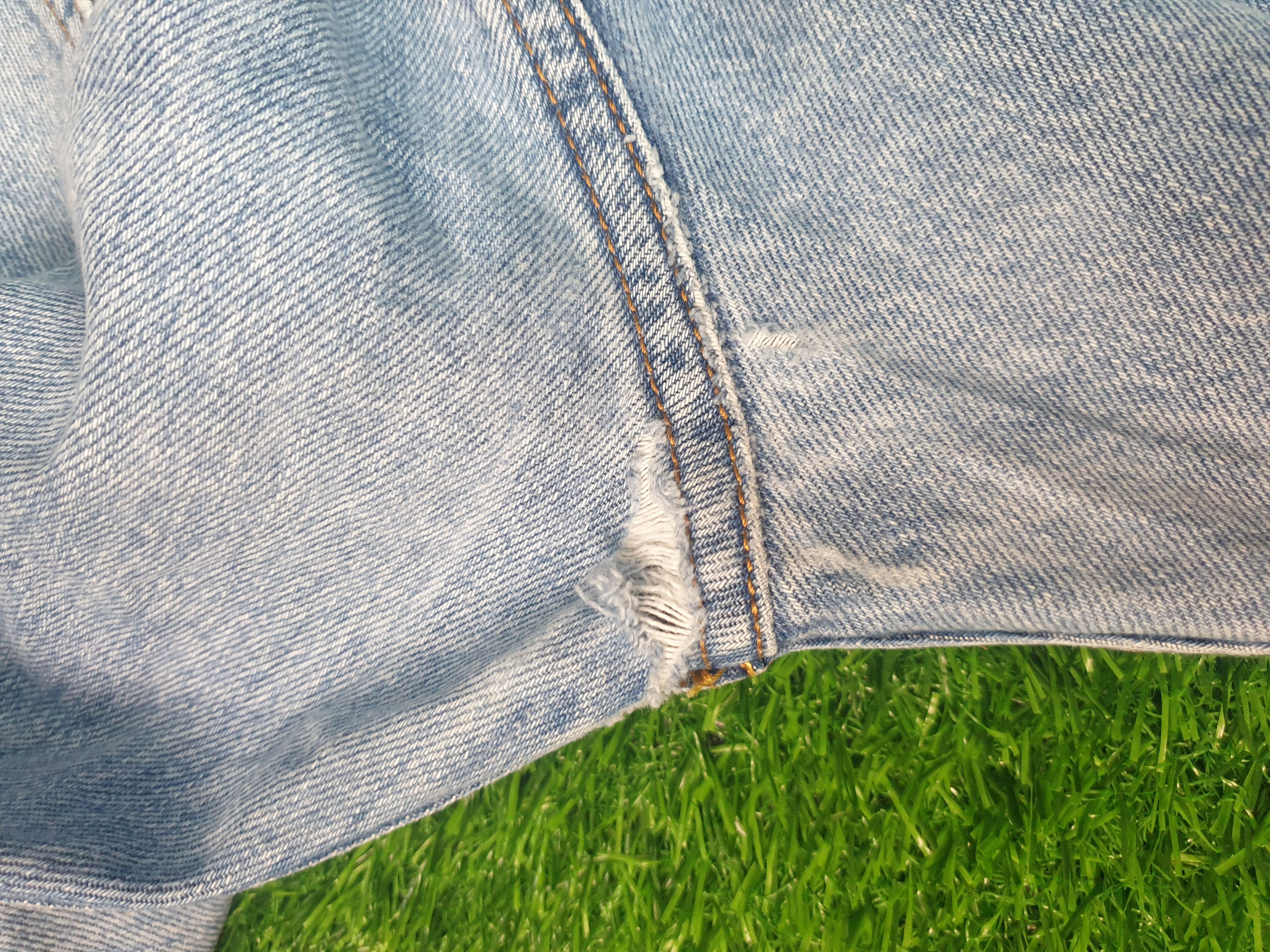 Levi's Vintage Clothing LEVIS 505 Light Wash Distressed Size 36X29.5 Jeans L0177 Size US 36 / EU 52 - 11 Thumbnail