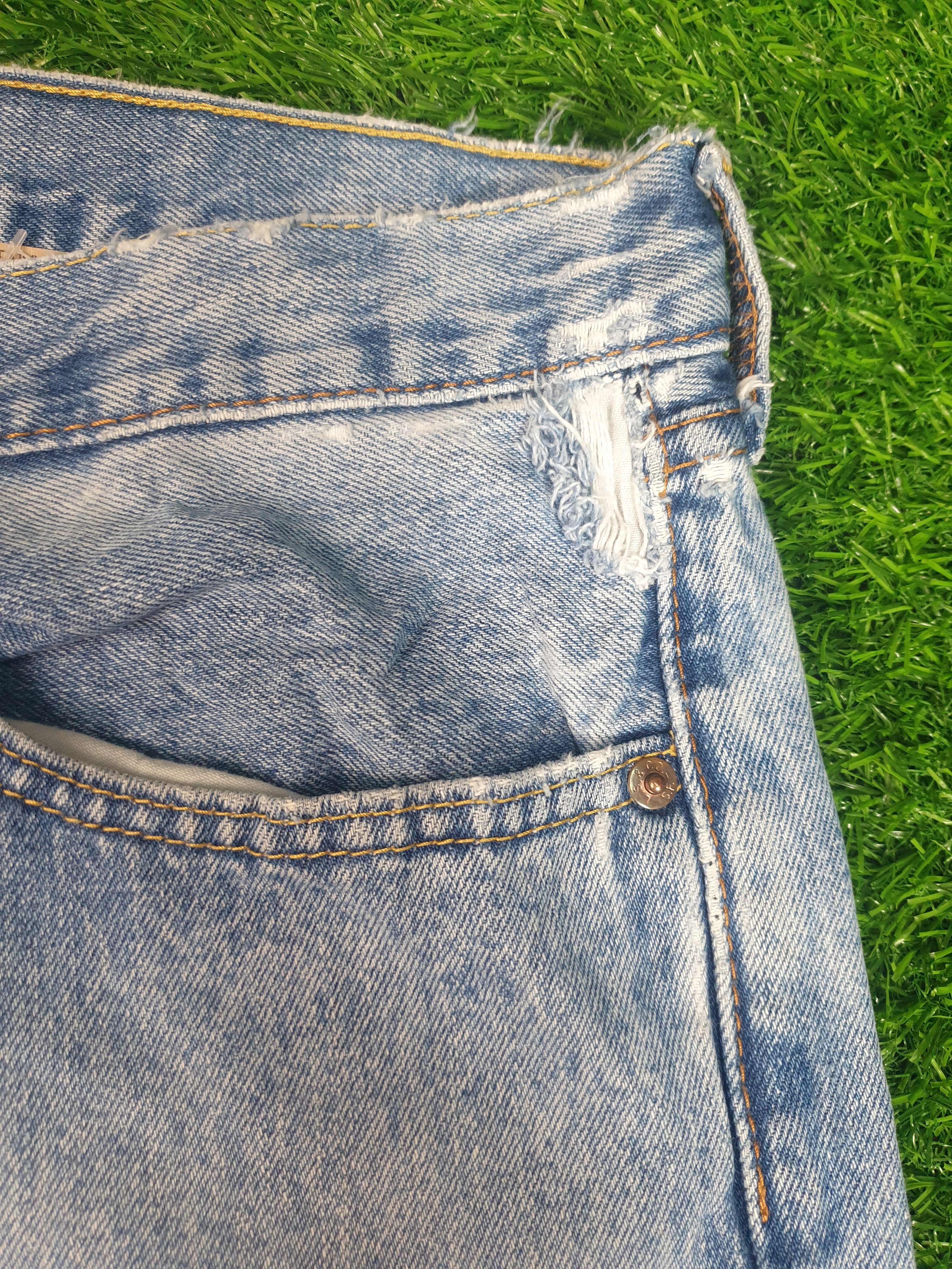 Levi's Vintage Clothing LEVIS 505 Light Wash Distressed Size 36X29.5 Jeans L0177 Size US 36 / EU 52 - 7 Thumbnail