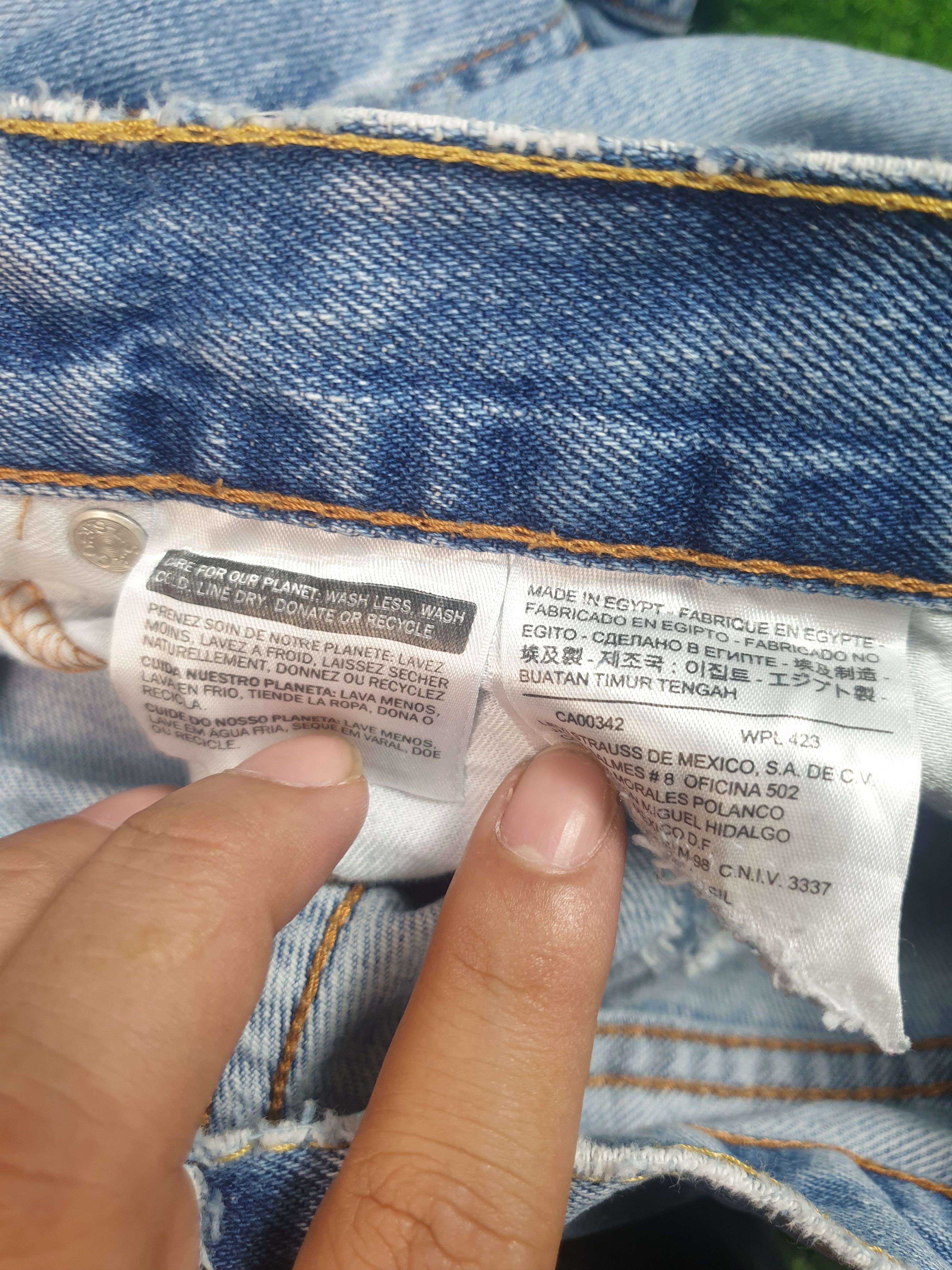 Levi's Vintage Clothing LEVIS 505 Light Wash Distressed Size 36X29.5 Jeans L0177 Size US 36 / EU 52 - 13 Thumbnail