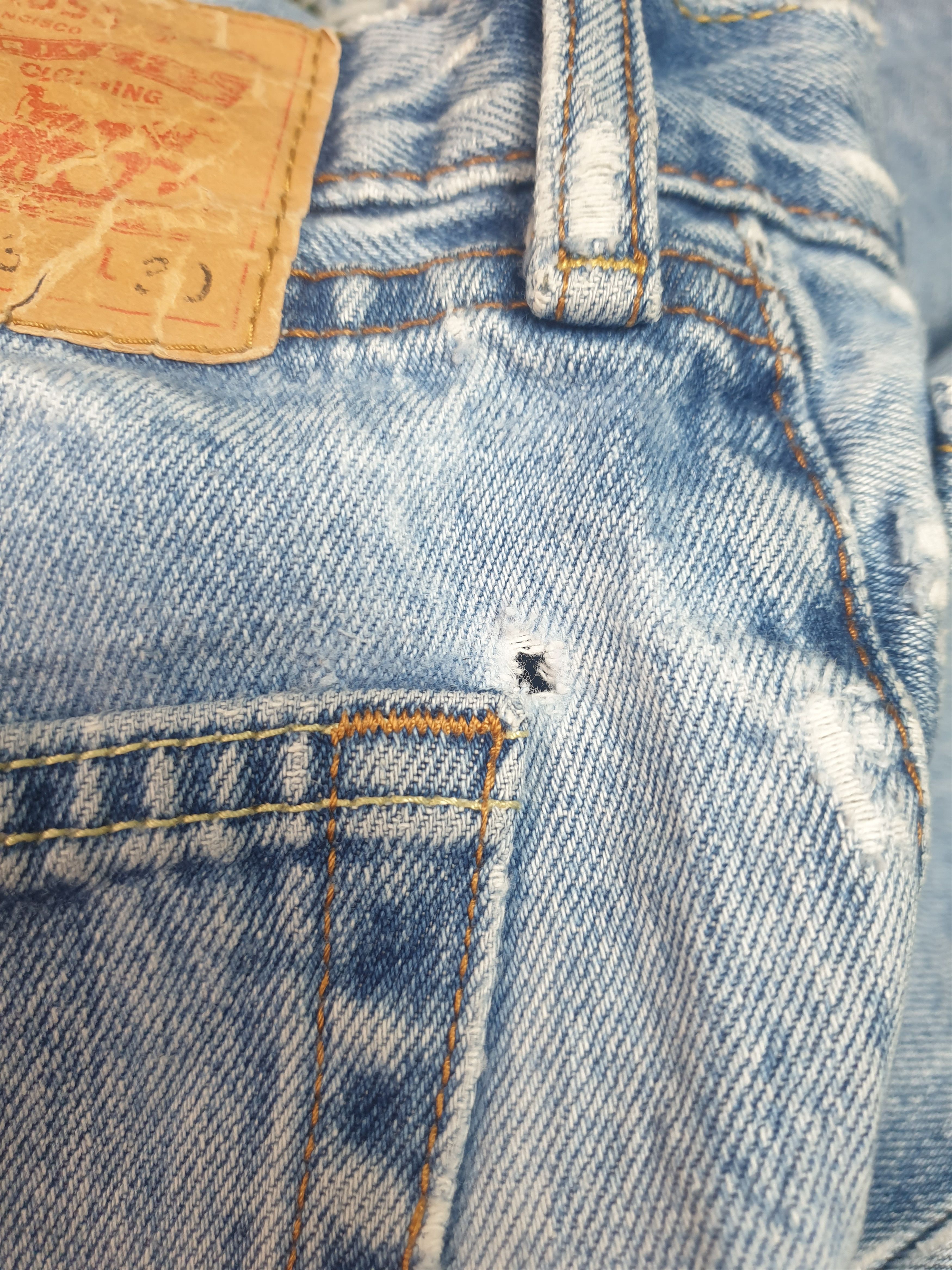 Levi's Vintage Clothing LEVIS 505 Light Wash Distressed Size 36X29.5 Jeans L0177 Size US 36 / EU 52 - 15 Thumbnail