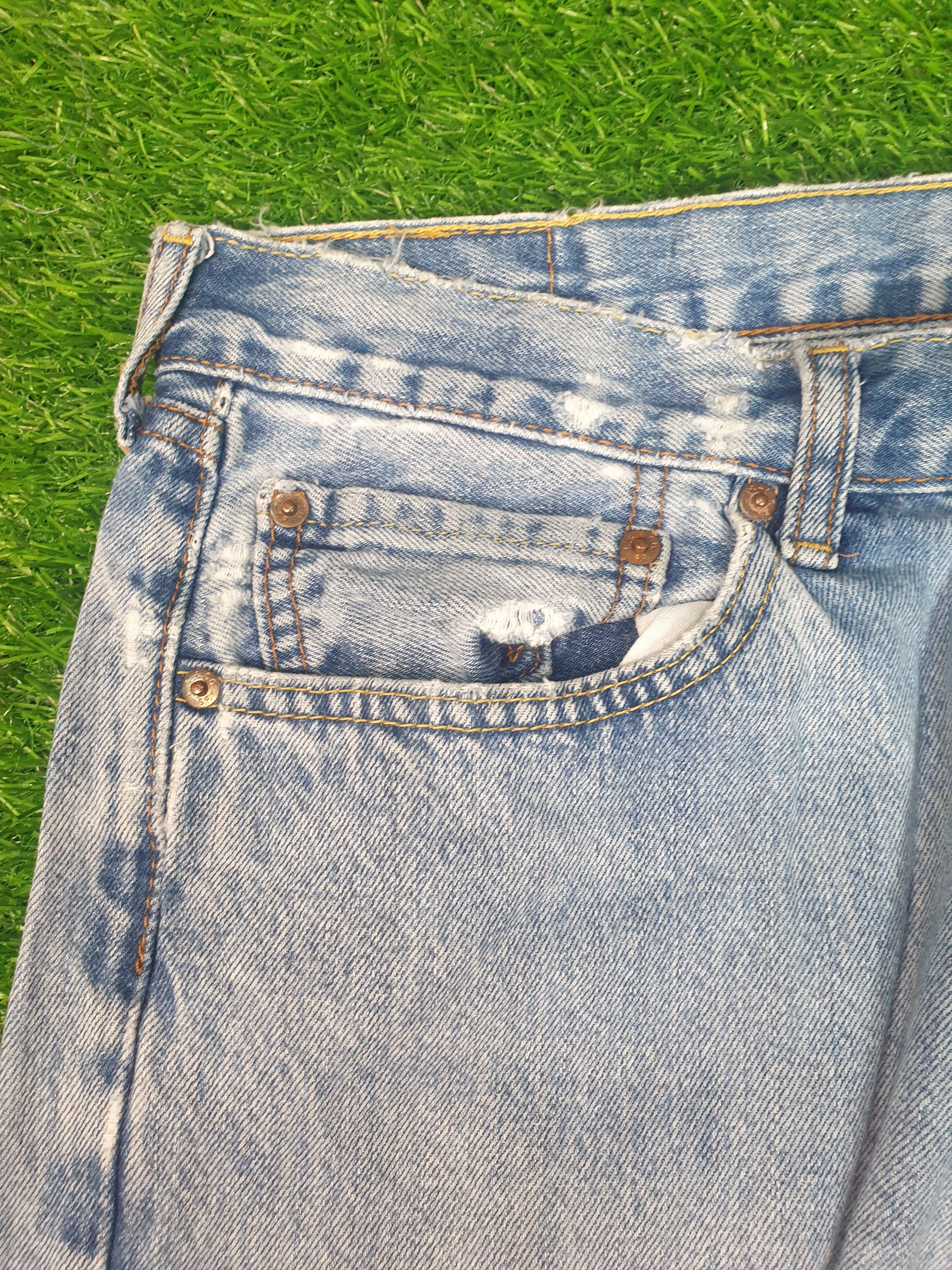 Levi's Vintage Clothing LEVIS 505 Light Wash Distressed Size 36X29.5 Jeans L0177 Size US 36 / EU 52 - 8 Thumbnail
