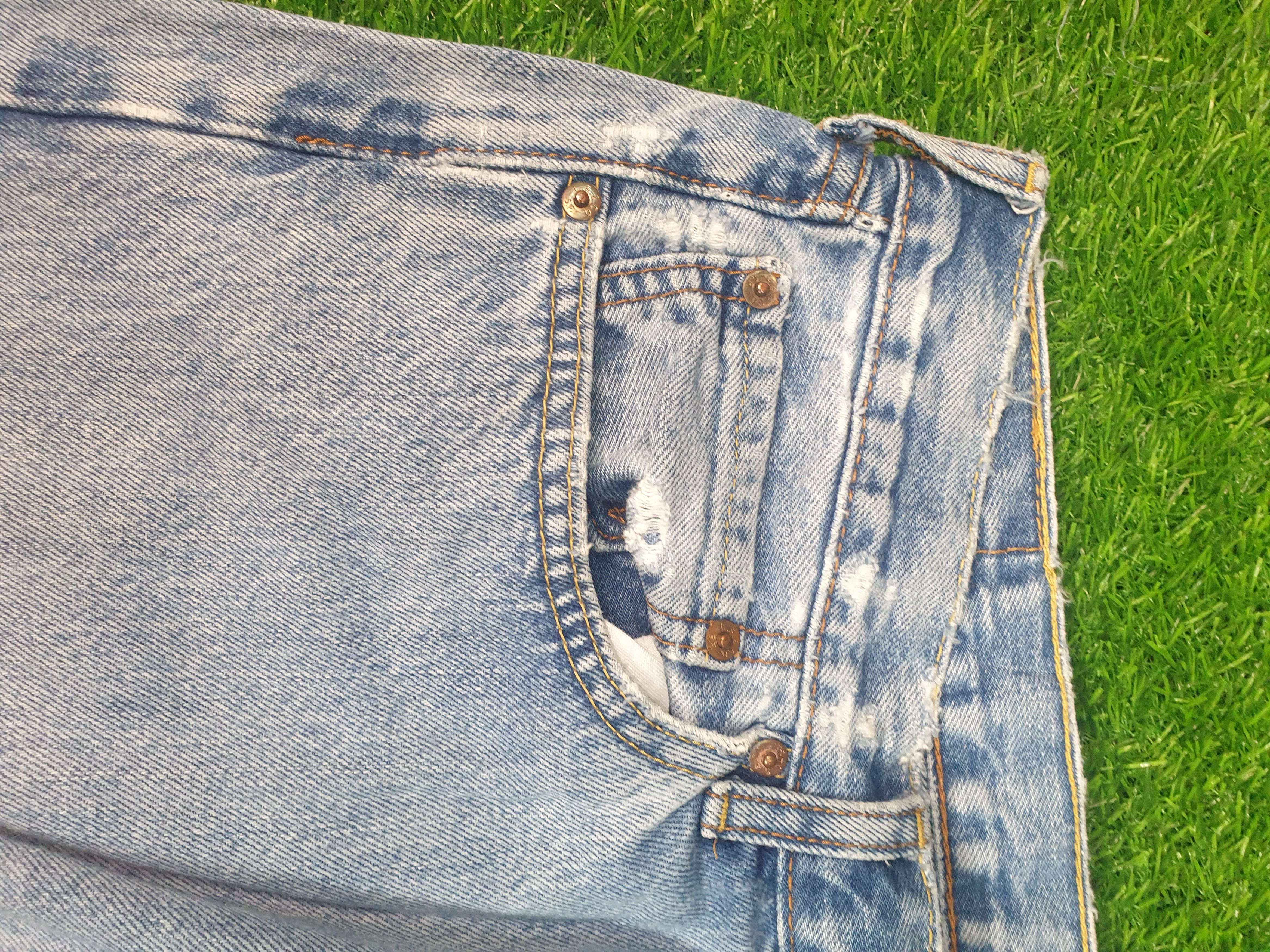 Levi's Vintage Clothing LEVIS 505 Light Wash Distressed Size 36X29.5 Jeans L0177 Size US 36 / EU 52 - 8 Thumbnail