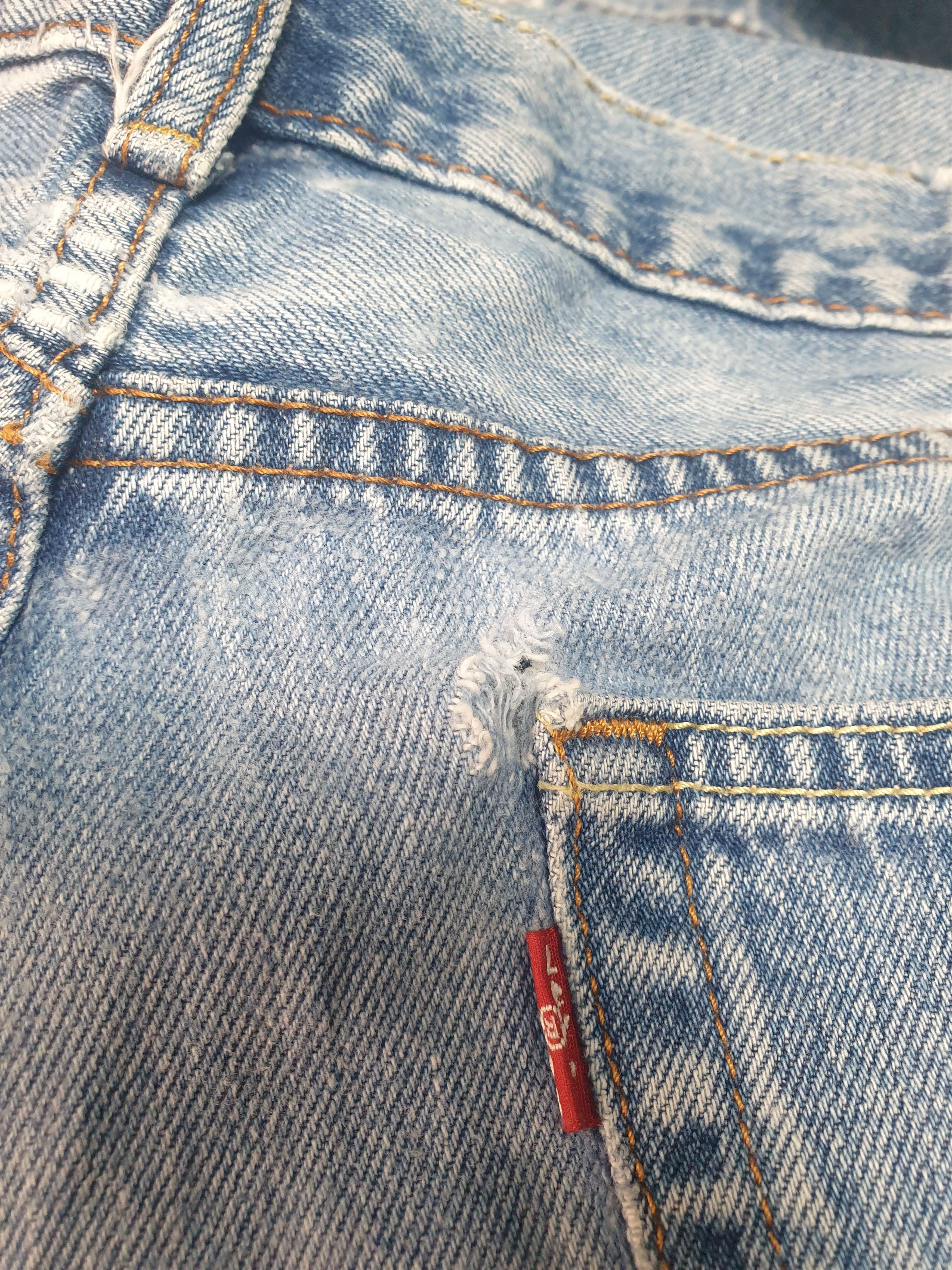 Levi's Vintage Clothing LEVIS 505 Light Wash Distressed Size 36X29.5 Jeans L0177 Size US 36 / EU 52 - 14 Thumbnail