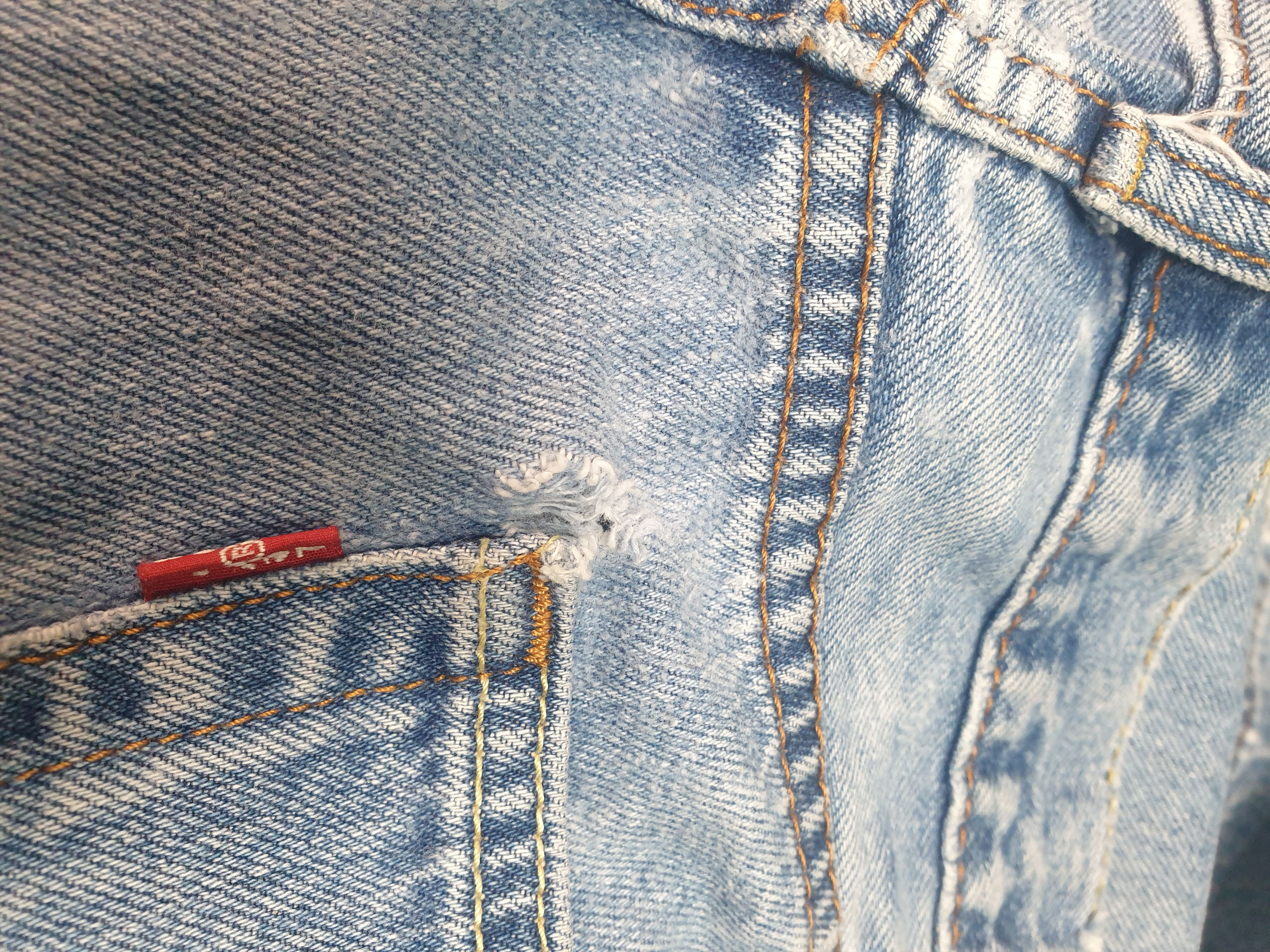 Levi's Vintage Clothing LEVIS 505 Light Wash Distressed Size 36X29.5 Jeans L0177 Size US 36 / EU 52 - 14 Thumbnail