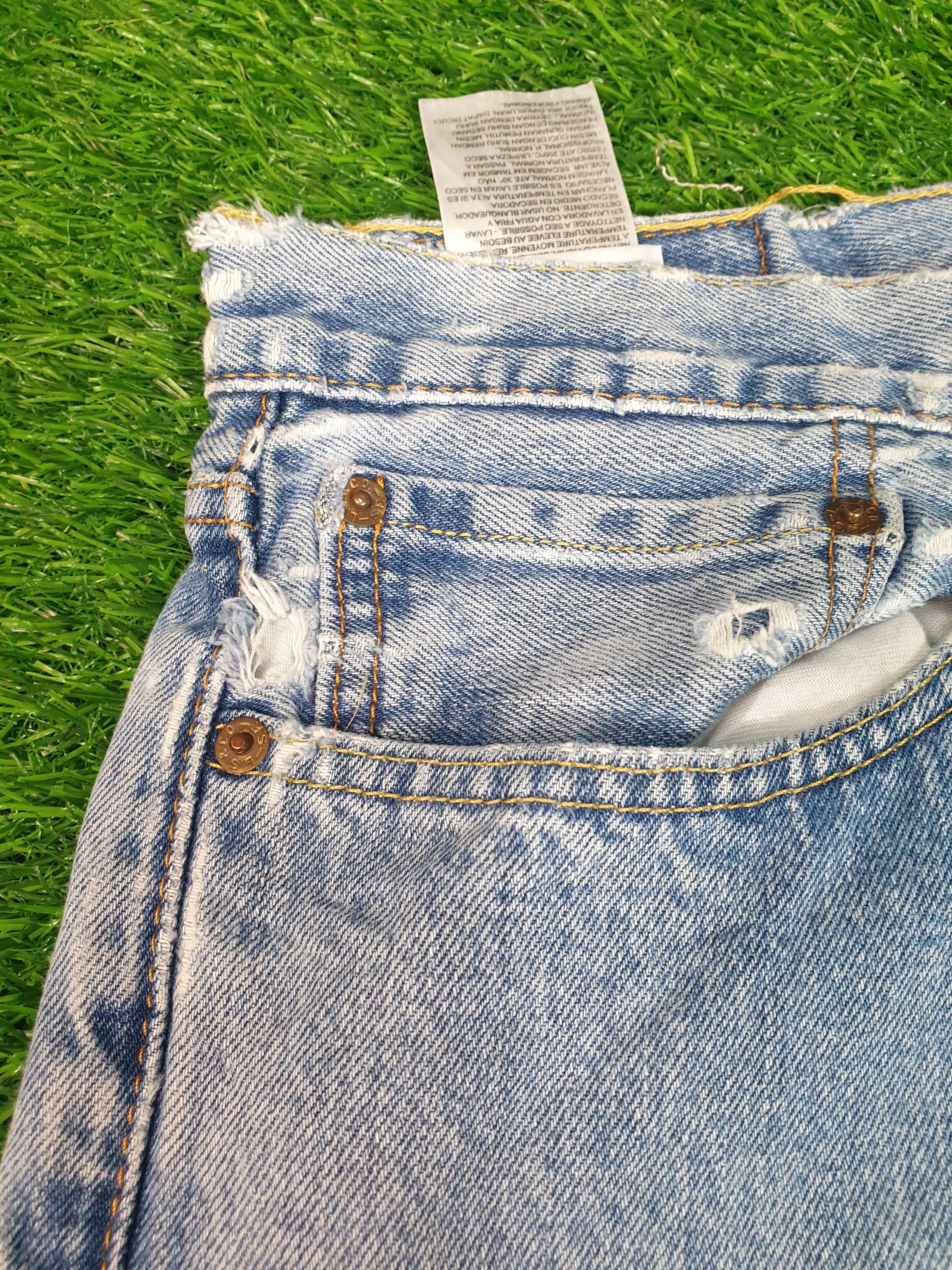 Levi's Vintage Clothing Vintage LEVIS 505 Sun Faded Distressed 36X29.5 Jeans L0088 Size US 36 / EU 52 - 10 Thumbnail