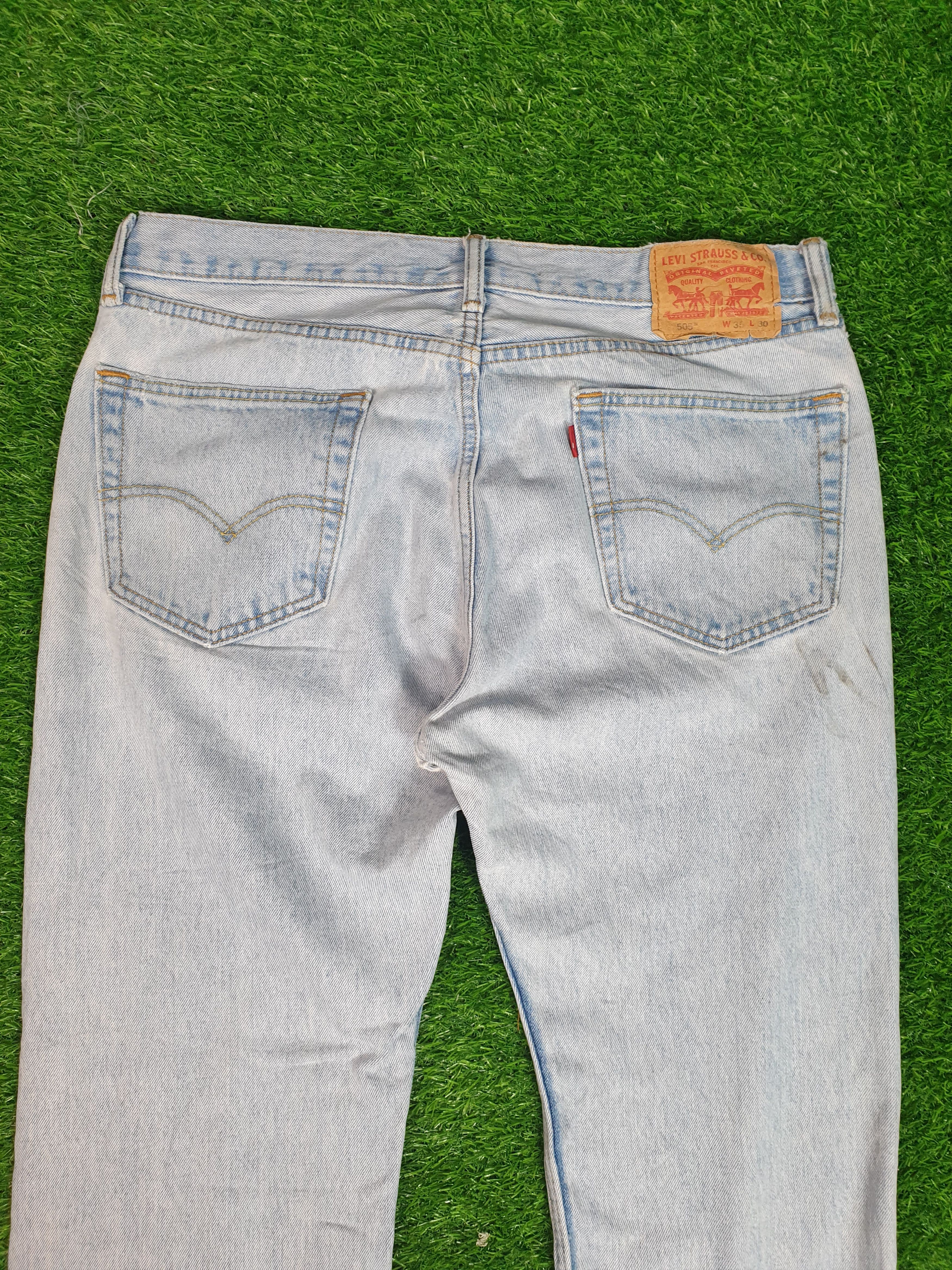 Levi's Vintage Clothing Vintage LEVIS 505 Faded Distressed Size 35X29.5 Jeans L0086 Size US 35 - 11 Thumbnail