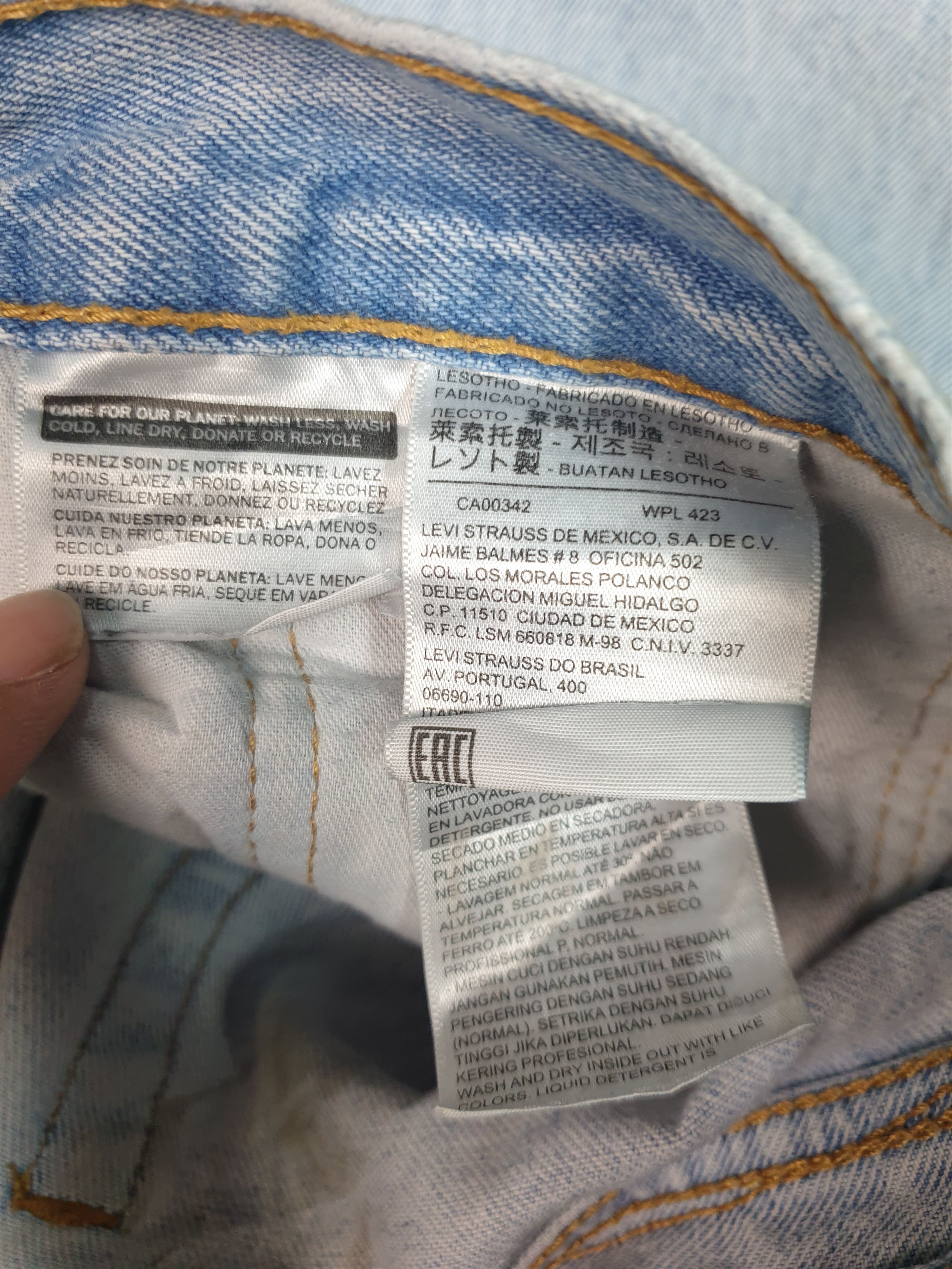 Levi's Vintage Clothing Vintage LEVIS 505 Faded Distressed Size 35X29.5 Jeans L0086 Size US 35 - 16 Thumbnail