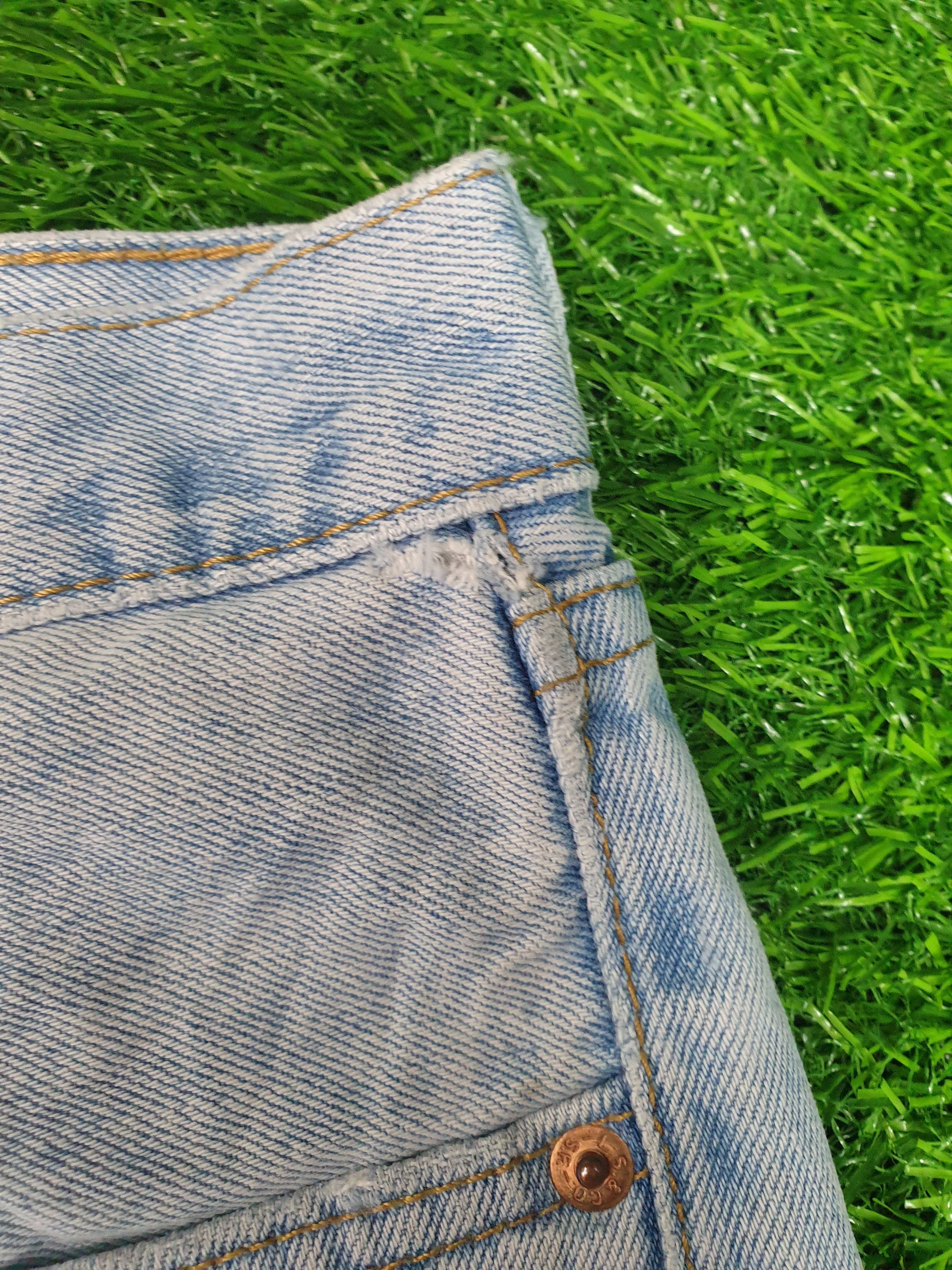 Levi's Vintage Clothing Vintage LEVIS 505 Faded Distressed Size 35X29.5 Jeans L0086 Size US 35 - 9 Thumbnail