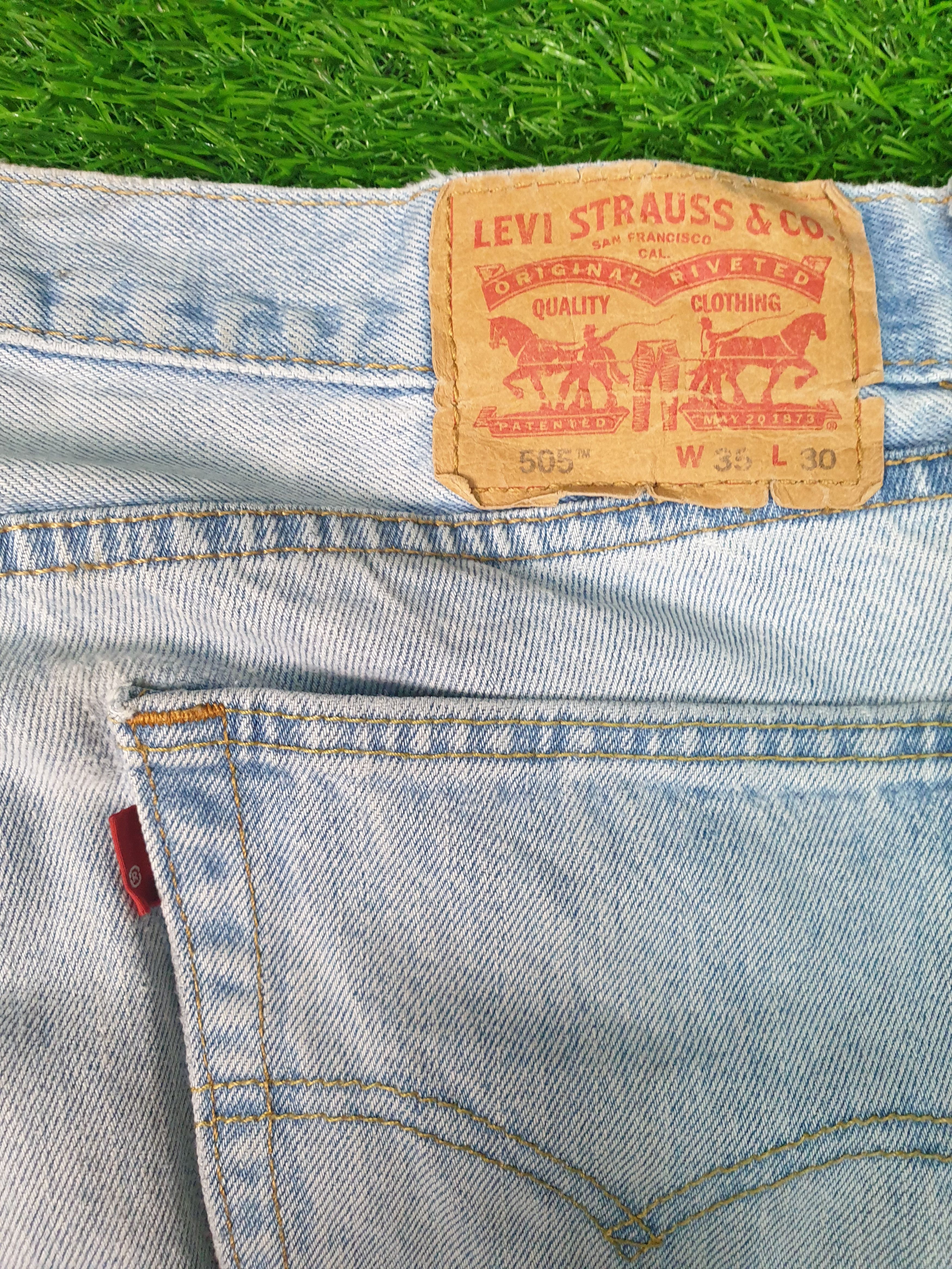 Levi's Vintage Clothing Vintage LEVIS 505 Faded Distressed Size 35X29.5 Jeans L0086 Size US 35 - 13 Thumbnail