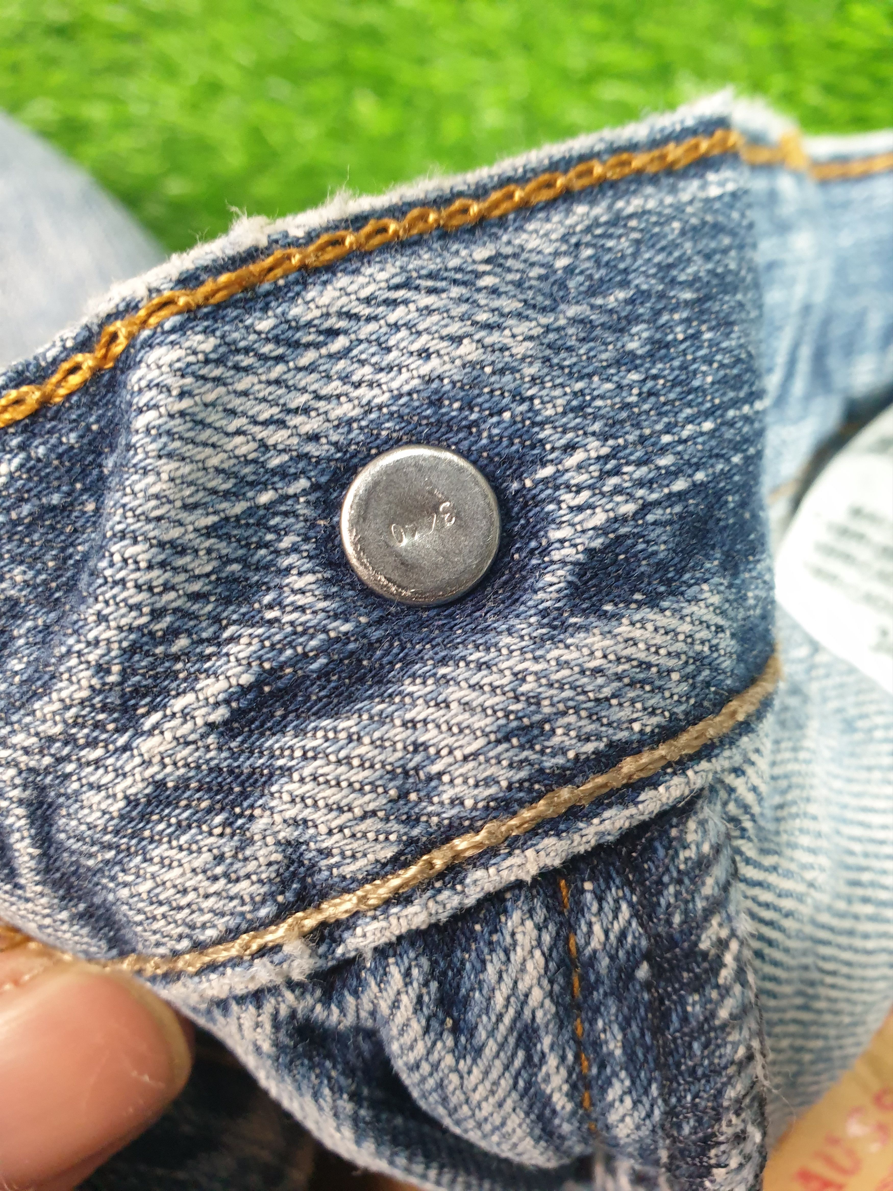 Levi's Vintage Clothing Vintage LEVIS 559 Faded Distressed Size 34X34 Jeans L0085 Size US 35 - 12 Thumbnail