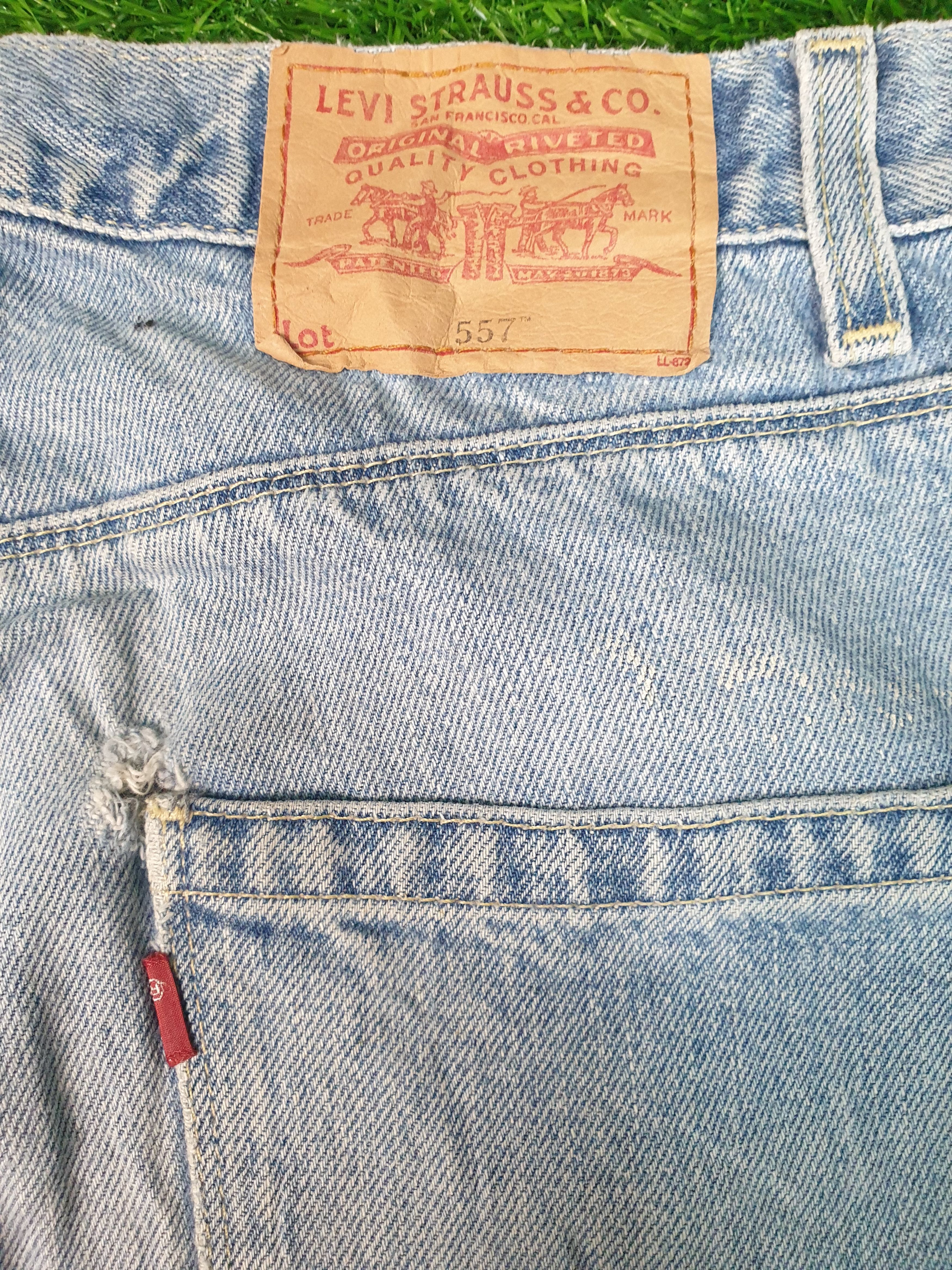 Levi's Vintage Clothing Vintage LEVIS 557 Flare Faded Bootcut 34X32 Jeans L0099 Size US 34 / EU 50 - 12 Thumbnail