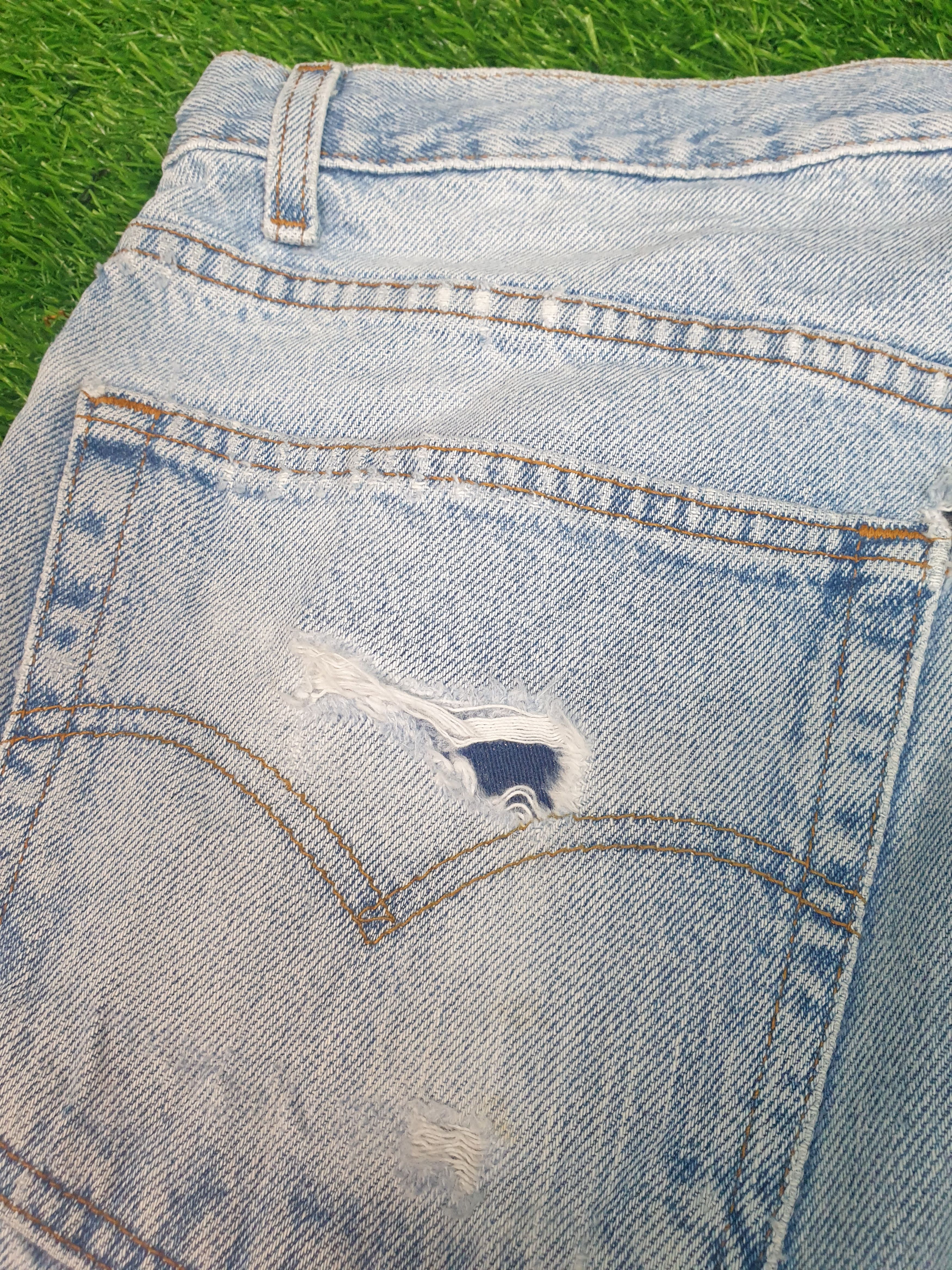 Levi's Vintage Clothing Vintage LEVIS 550 Faded Distressed Size 39X33 Jeans L0082 Size US 39 - 9 Thumbnail