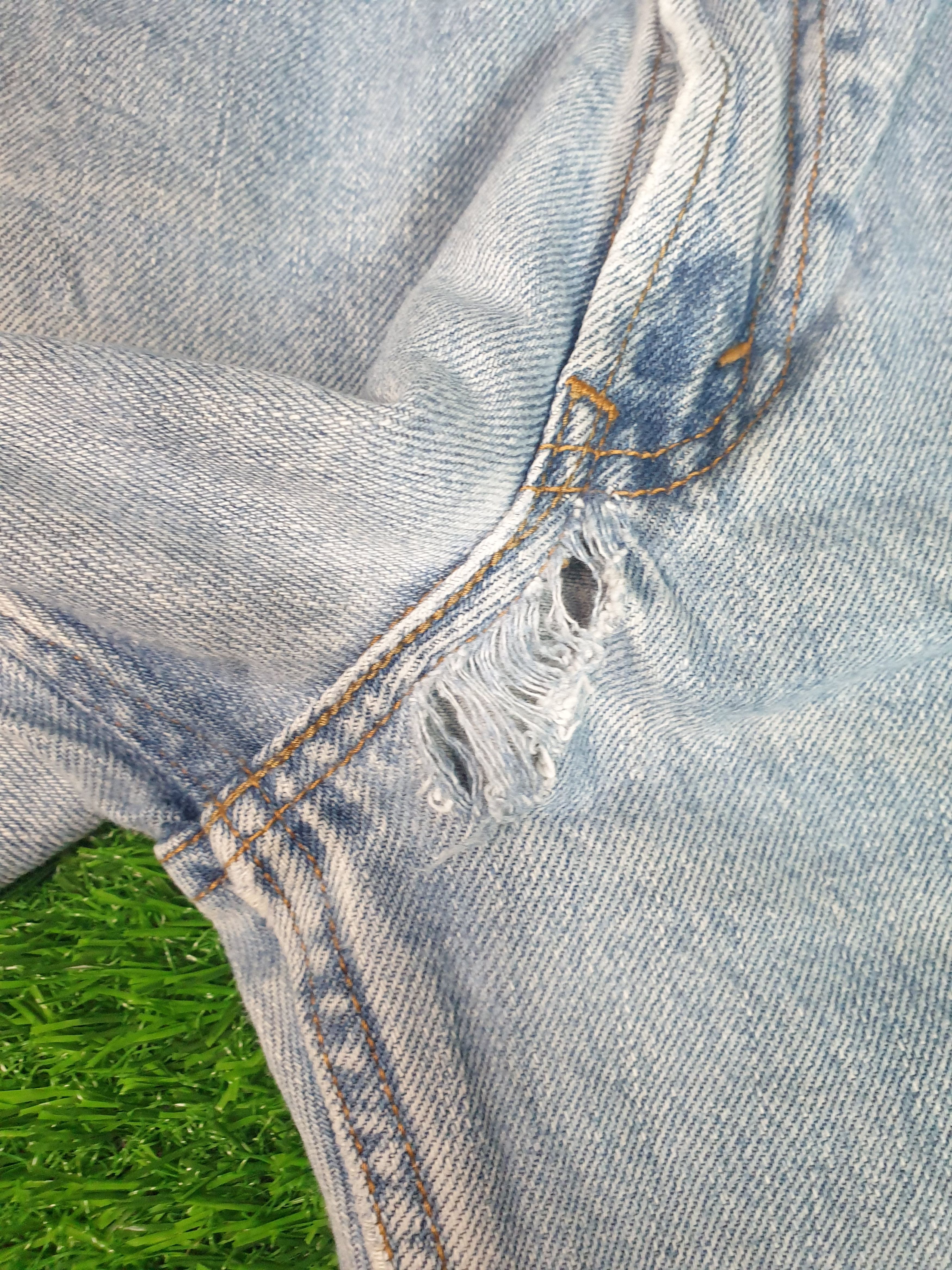 Levi's Vintage LEVIS 550 Sun Faded Distressed 33X32 Jeans L0111 Size US 33 - 6 Thumbnail