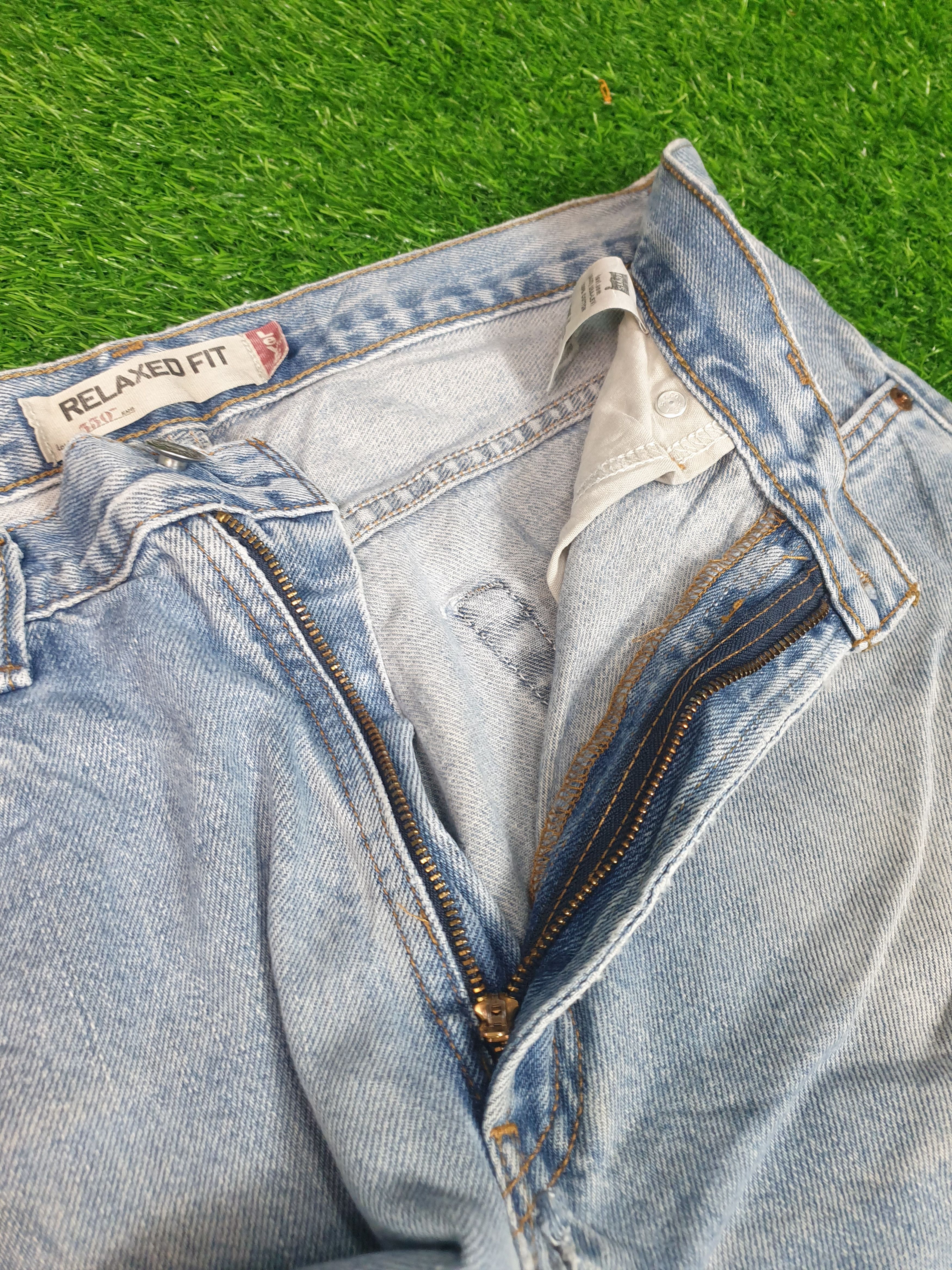 Levi's Vintage LEVIS 550 Sun Faded Distressed 33X32 Jeans L0111 Size US 33 - 8 Thumbnail
