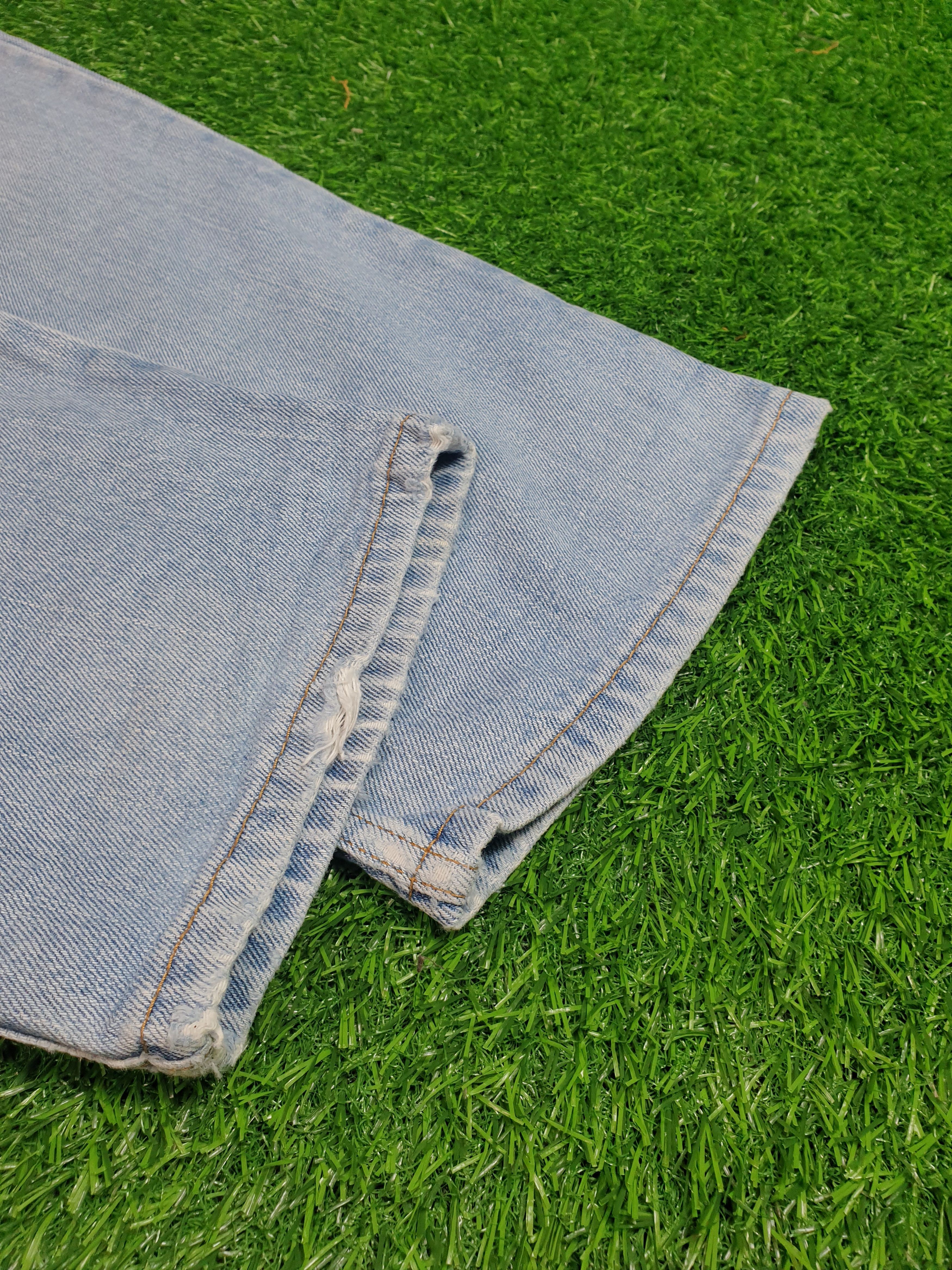 Levi's Vintage LEVIS 550 Sun Faded Distressed 37X30 Jeans L0095 Size US 37 - 7 Thumbnail