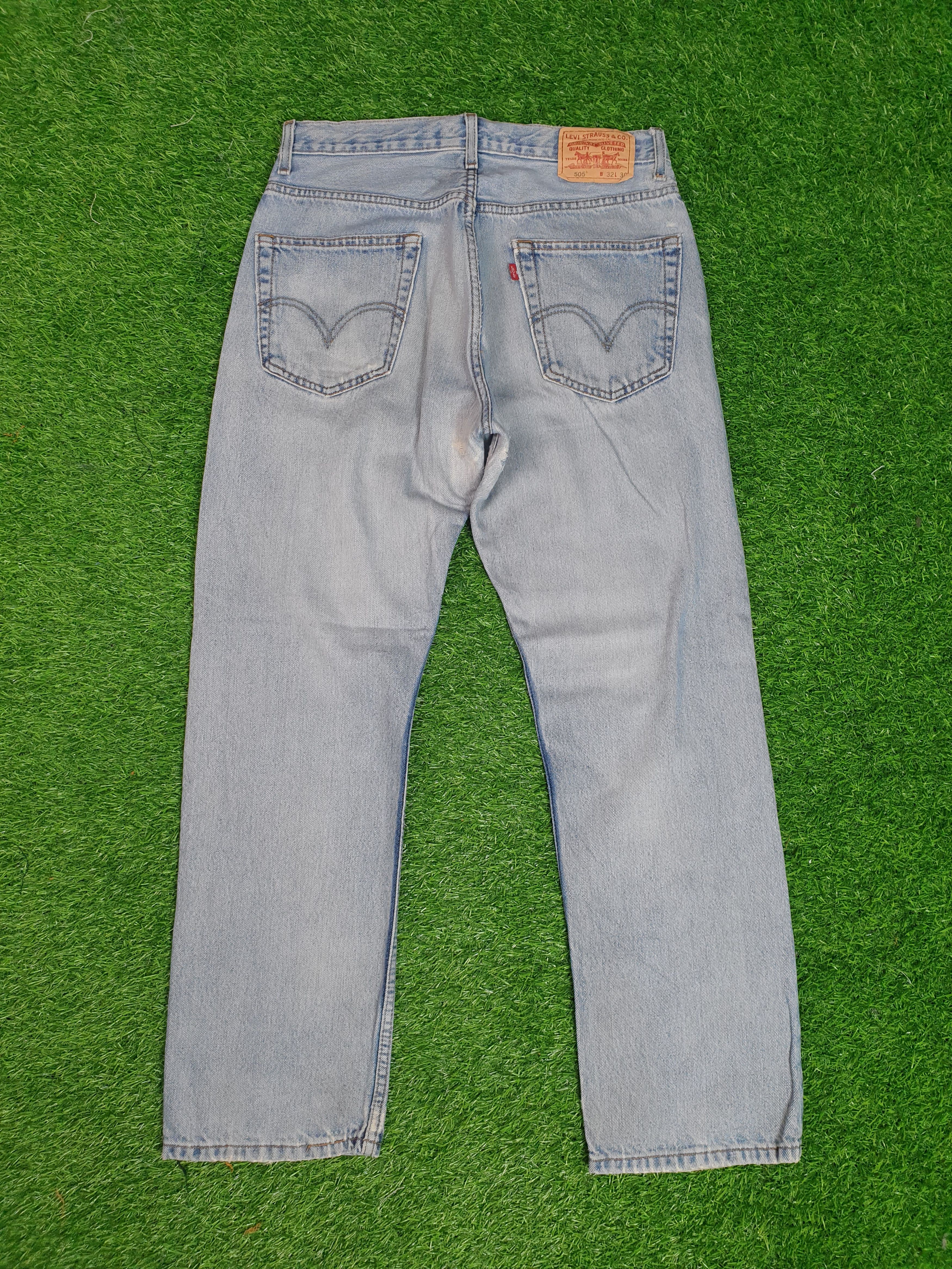 image of Distressed Denim x Levis Vintage Levis 505 Light Wash Faded Size 32X30 Jeans L0159 in Light Blue