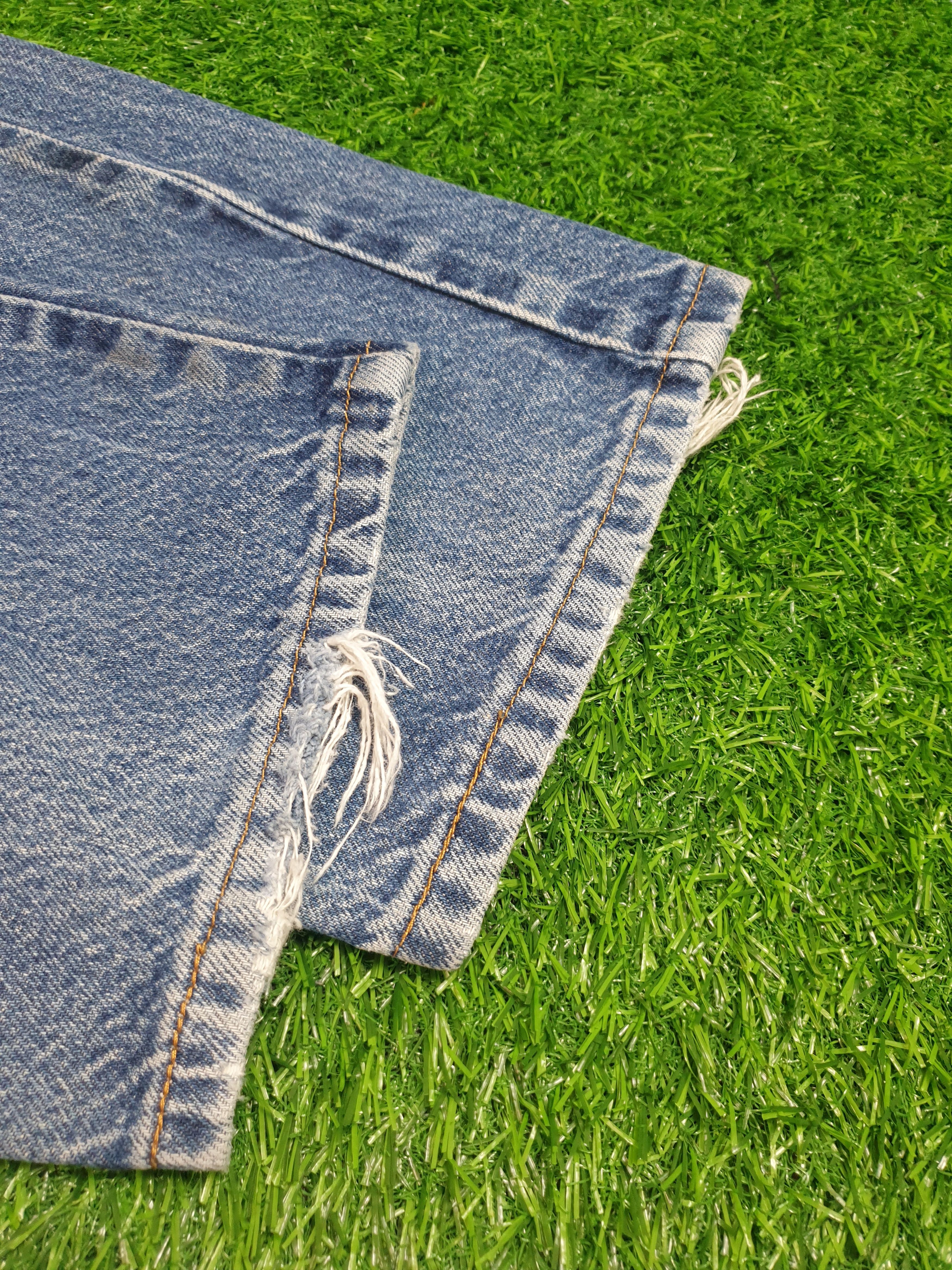 Levi's Vintage LEVIS 505 Sun Faded Stone Wash 33X34 Jeans L0110 Size US 33 - 9 Thumbnail