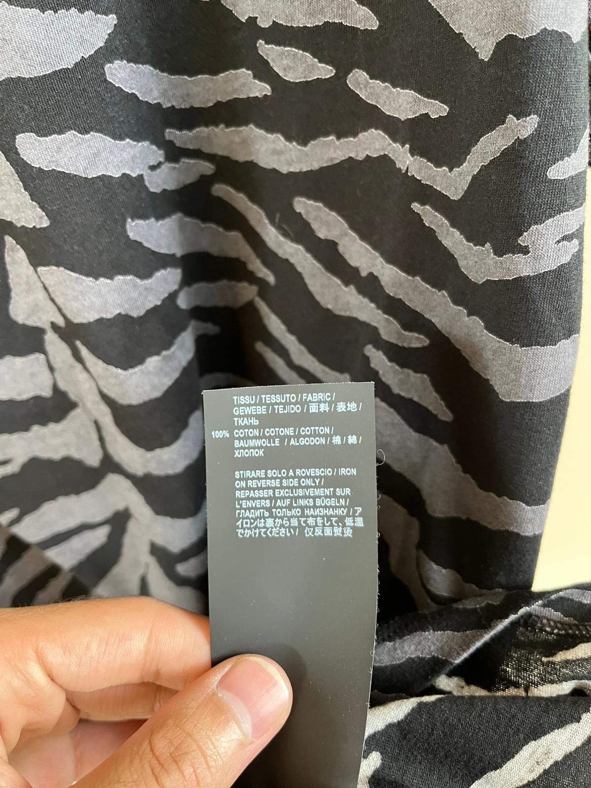 Saint Laurent Paris Zebra Tee, SS in Black / Grey Size US S / EU 44-46 / 1 - 10 Thumbnail