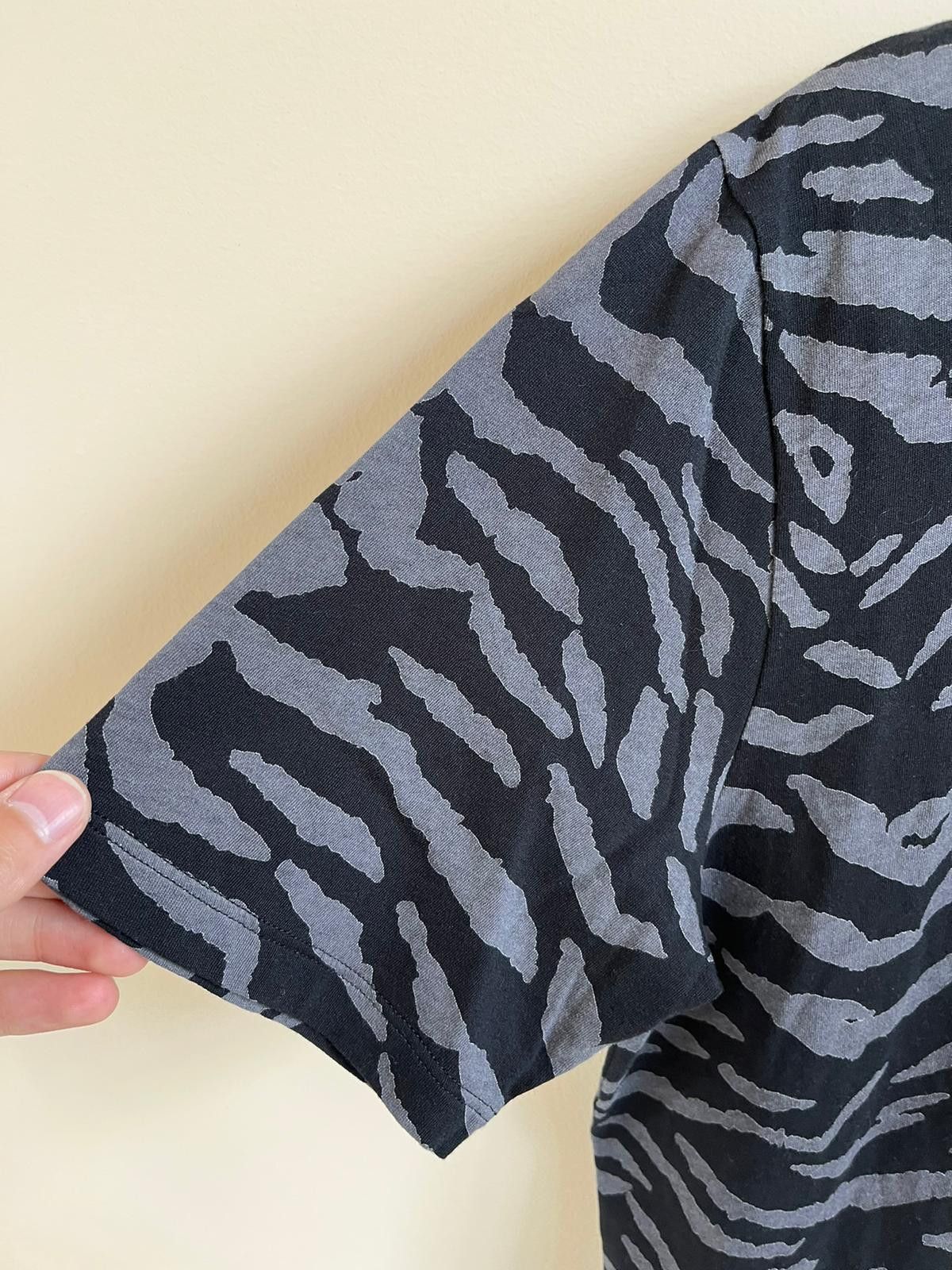 Saint Laurent Paris Zebra Tee, SS in Black / Grey Size US S / EU 44-46 / 1 - 8 Thumbnail