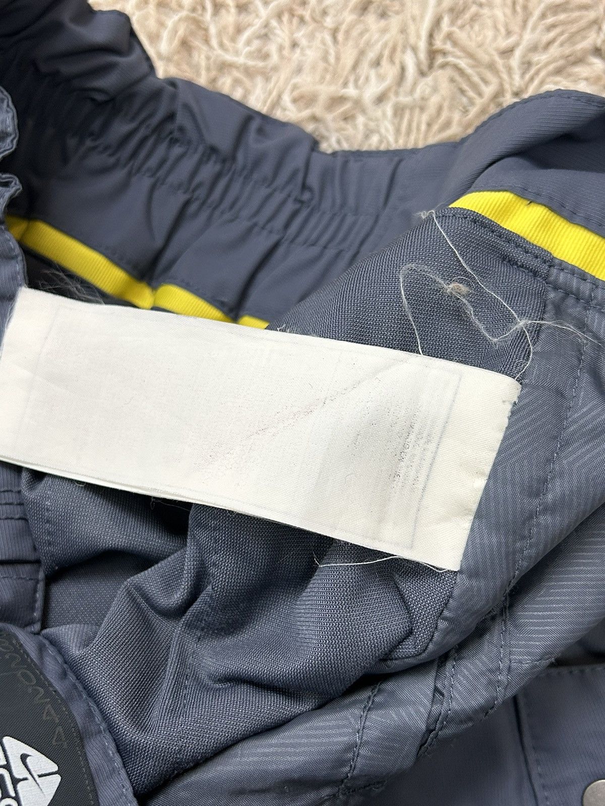 Nike 00s Vintage Nike ACG 2005 Ski Pants In Yellow/Gray Size US 32 / EU 48 - 15 Thumbnail