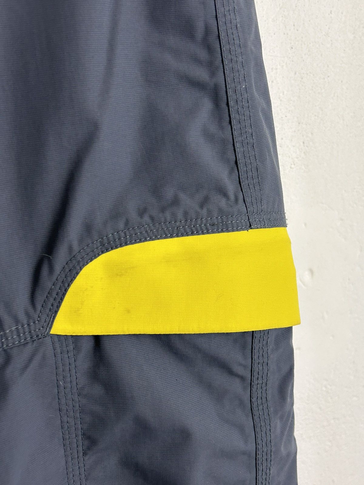 Nike 00s Vintage Nike ACG 2005 Ski Pants In Yellow/Gray Size US 32 / EU 48 - 5 Thumbnail