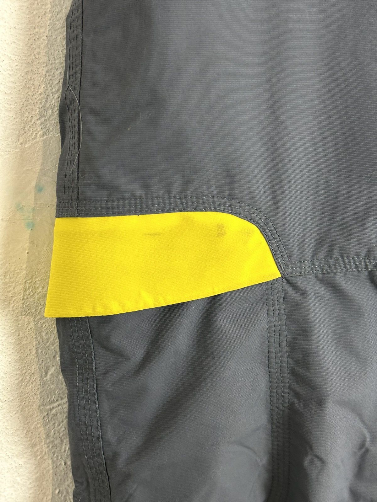 Nike 00s Vintage Nike ACG 2005 Ski Pants In Yellow/Gray Size US 32 / EU 48 - 4 Thumbnail