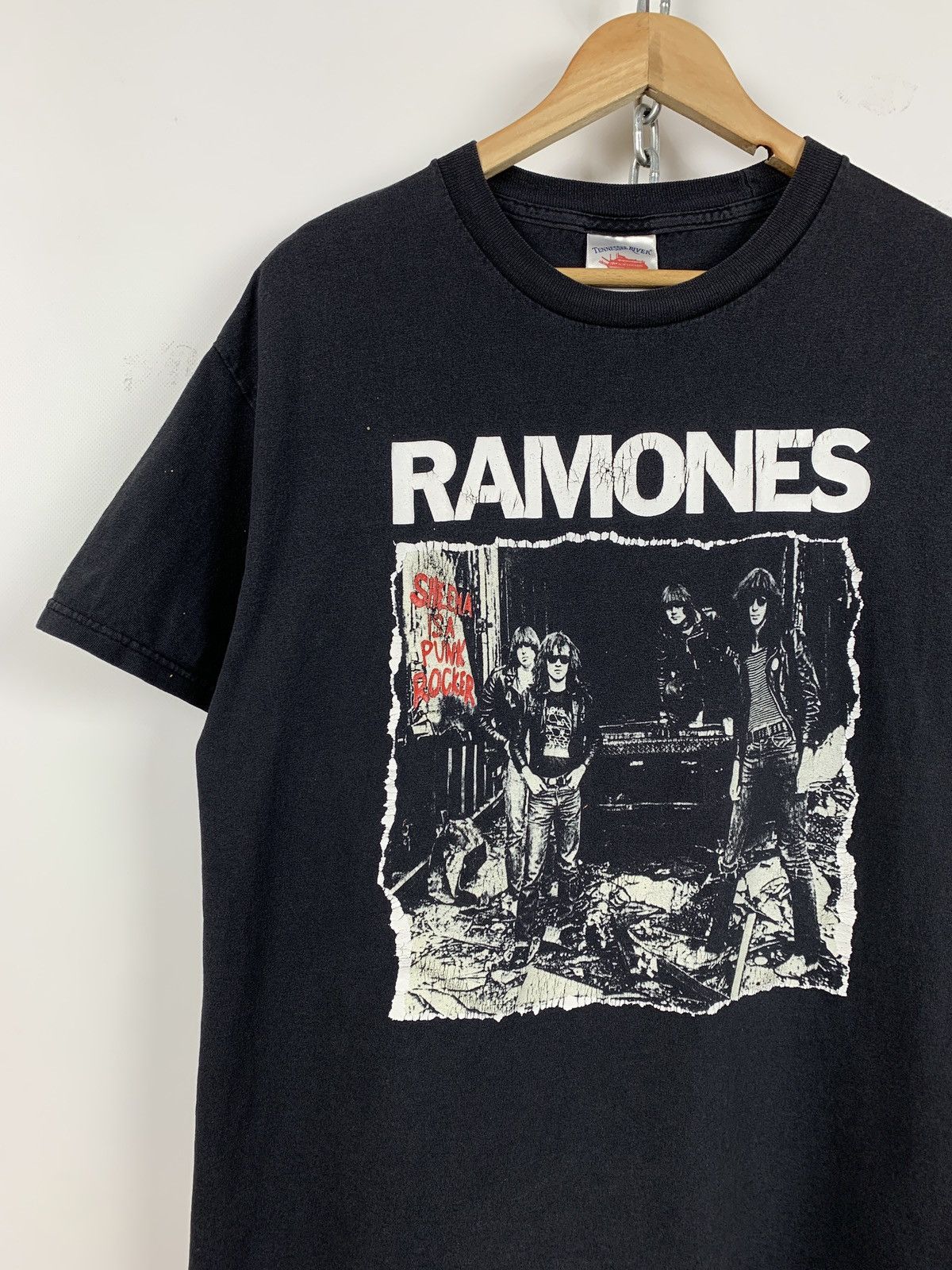 Band Tees 00s Vintage Ramones Sheena Is Punk Rocker T-Shirt Size US L / EU 52-54 / 3 - 2 Thumbnail