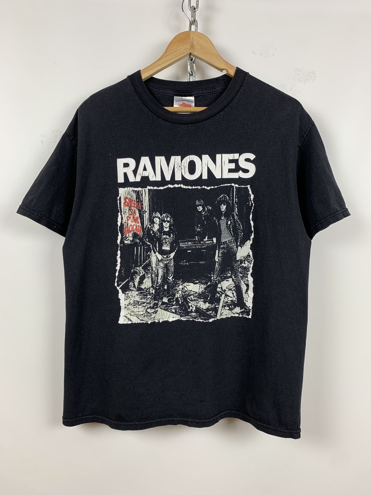 Band Tees 00s Vintage Ramones Sheena Is Punk Rocker T-Shirt Size US L / EU 52-54 / 3 - 1 Thumbnail
