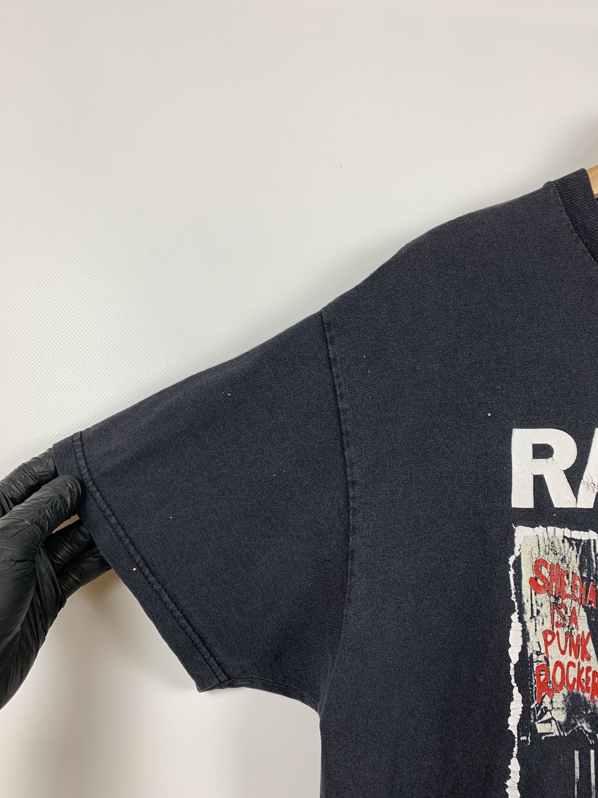 Band Tees 00s Vintage Ramones Sheena Is Punk Rocker T-Shirt Size US L / EU 52-54 / 3 - 8 Thumbnail